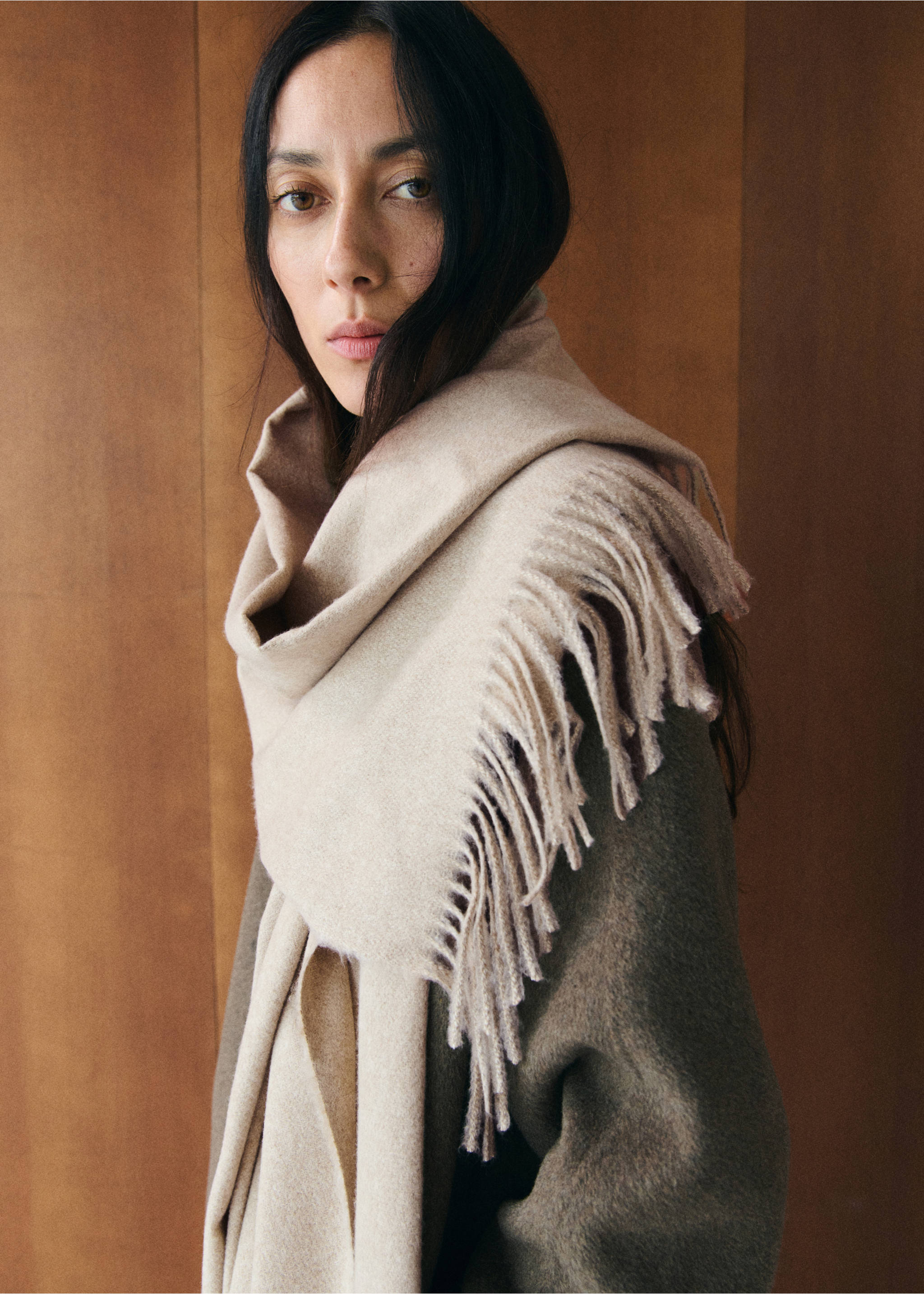 وشاح بحواف بأهداب - رؤية عامة, رملي. Ref: 27051188-00.