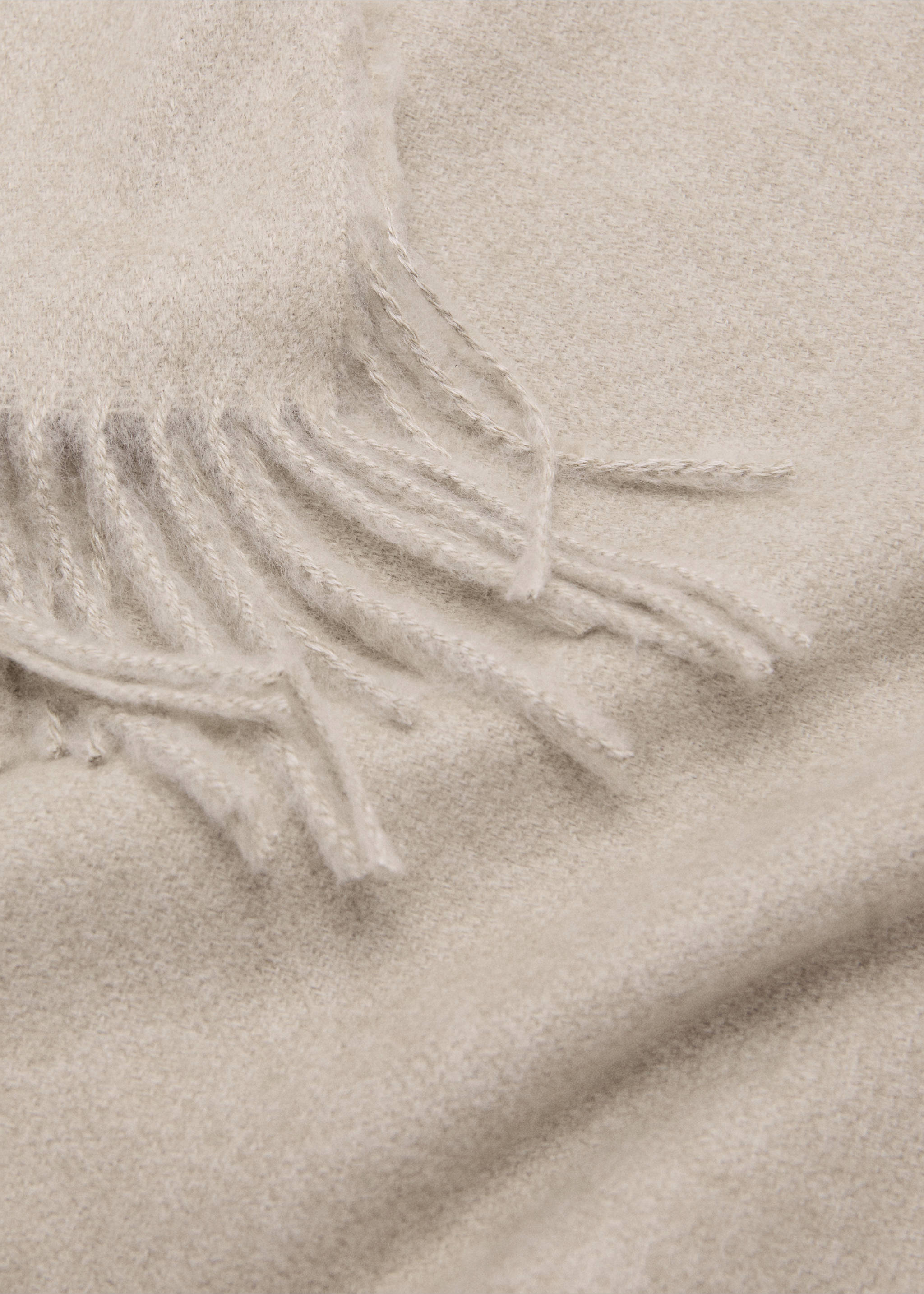 وشاح بحواف بأهداب - تفاصيل المنتج 1, رملي. Ref: 27051188-00.