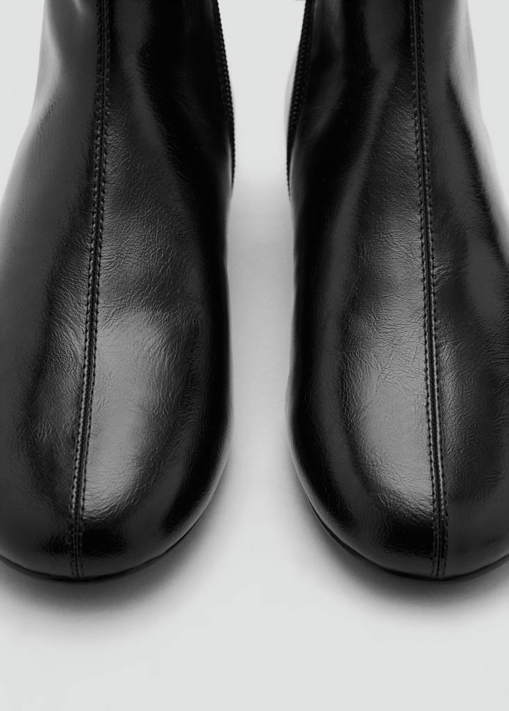 Flat ankle boots with zip — Black