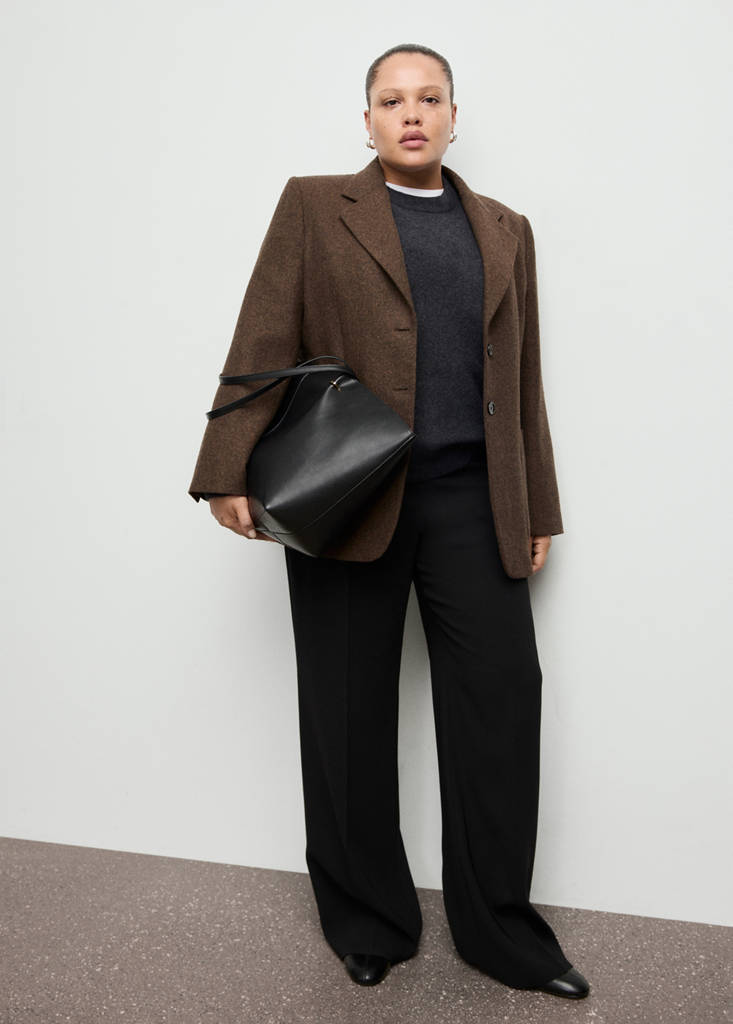 Medium-knit sweater — Charcoal