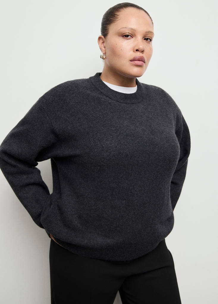 Medium-knit sweater — Charcoal