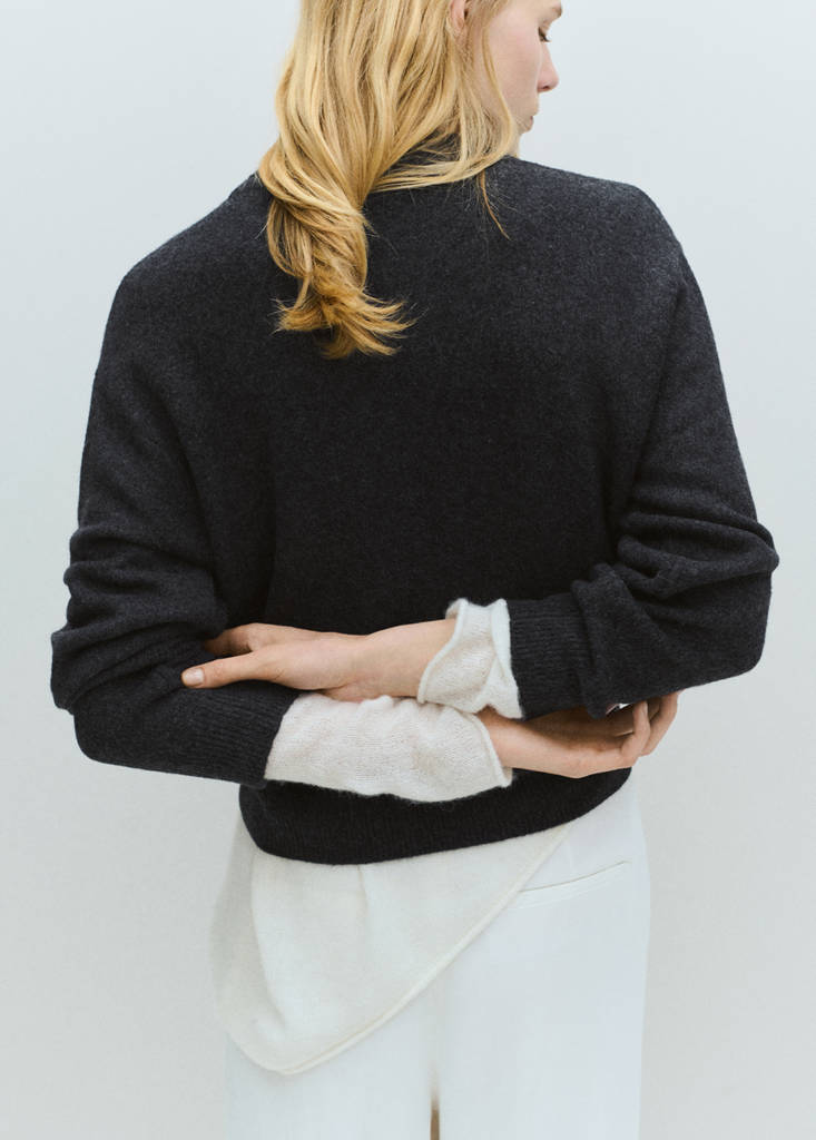 Medium-knit sweater — Charcoal