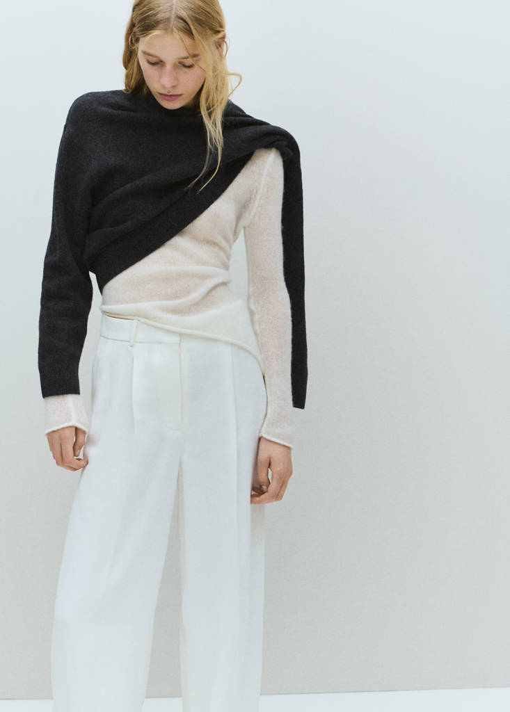 Medium-knit sweater — Charcoal