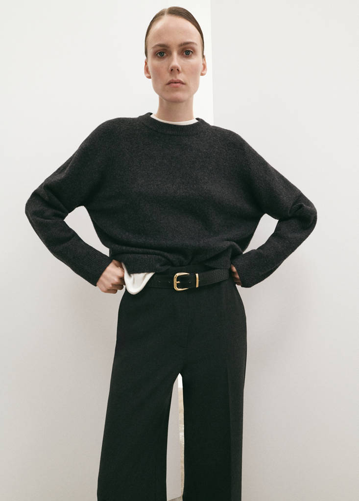 Medium-knit sweater — Charcoal