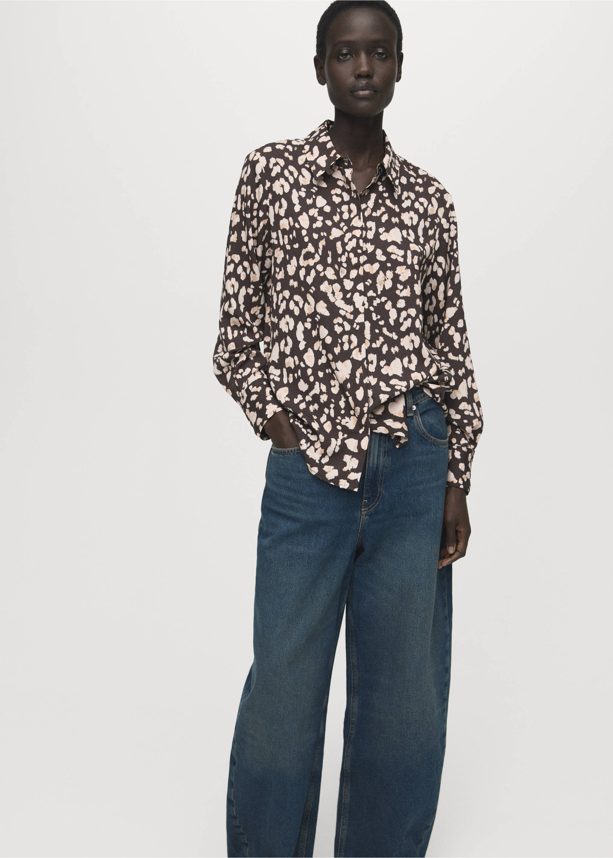 Printed straight shirt - Details of the article 1, Brown. Ref: 27051236-00.