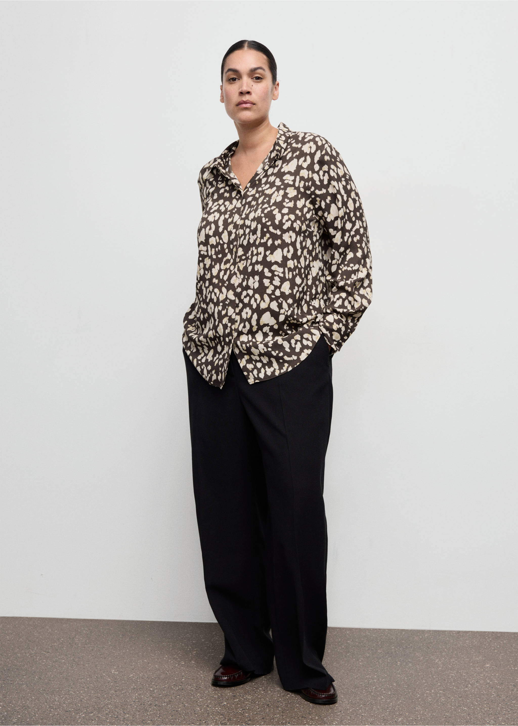 Printed straight shirt - Details of the article 3, Brown. Ref: 27051236-00.