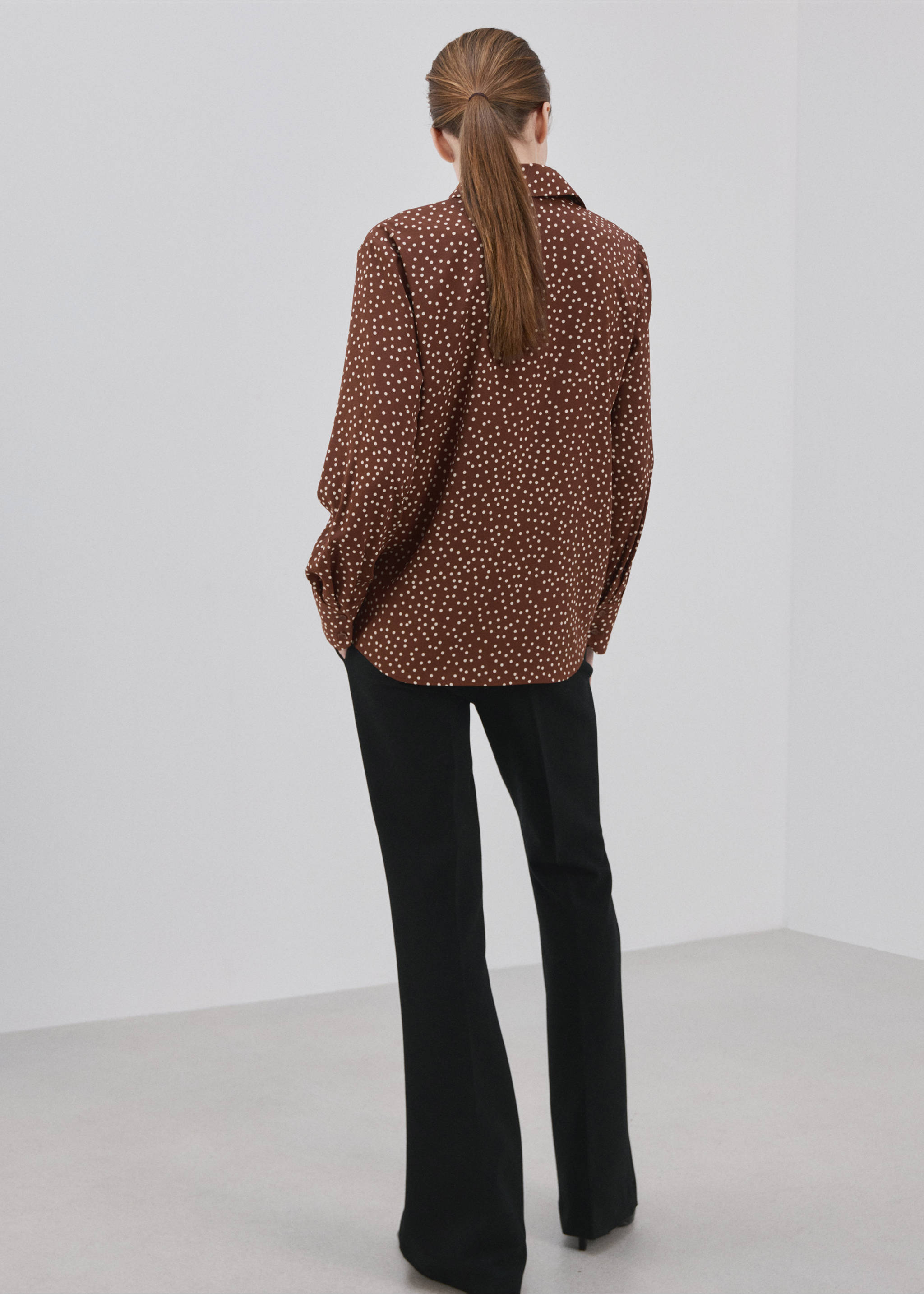 Printed straight shirt - Reverse of the article, Tobacco Brown. Ref: 27051236-00.