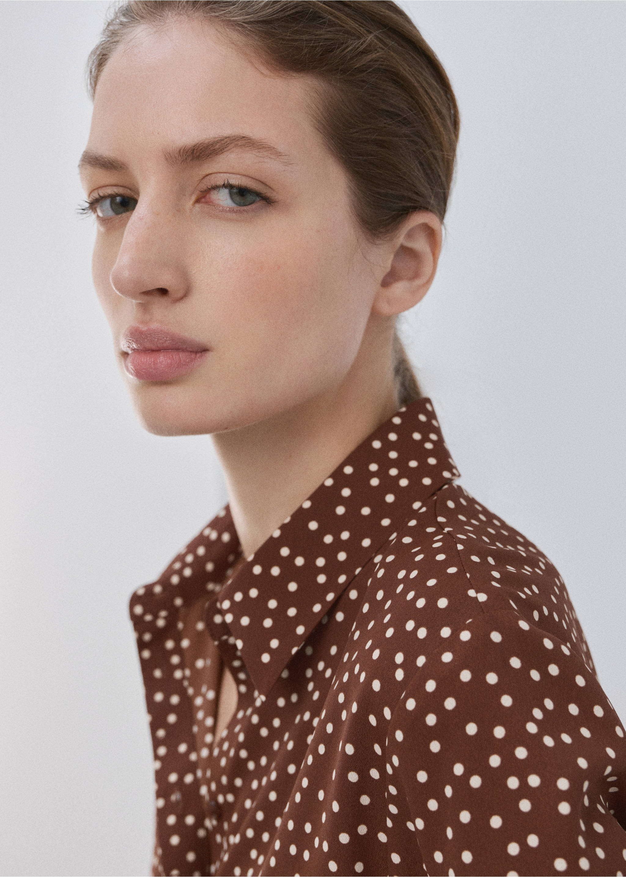 Printed straight shirt - Details of the article 1, Tobacco Brown. Ref: 27051236-00.