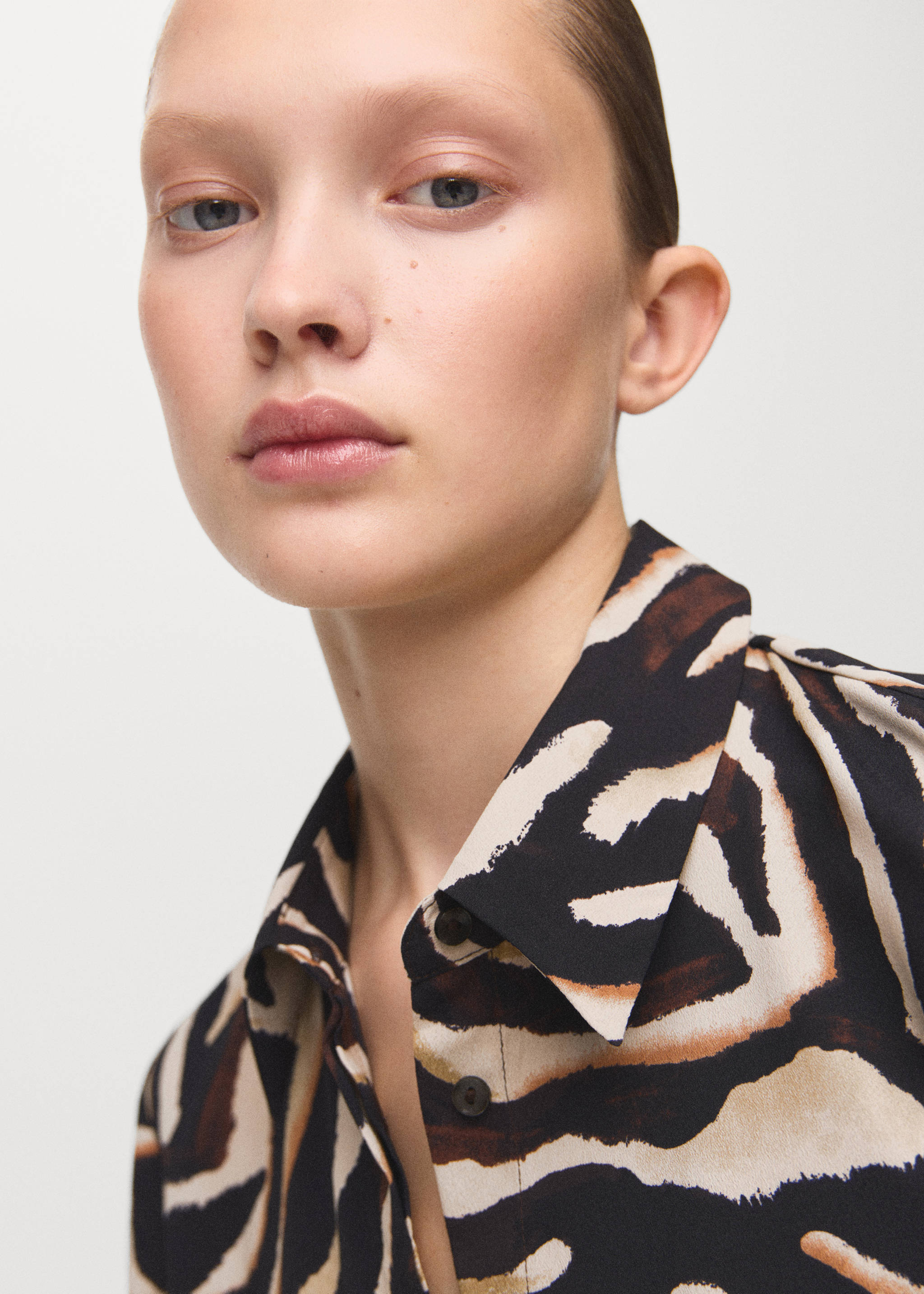 Printed straight shirt - Details of the article 1