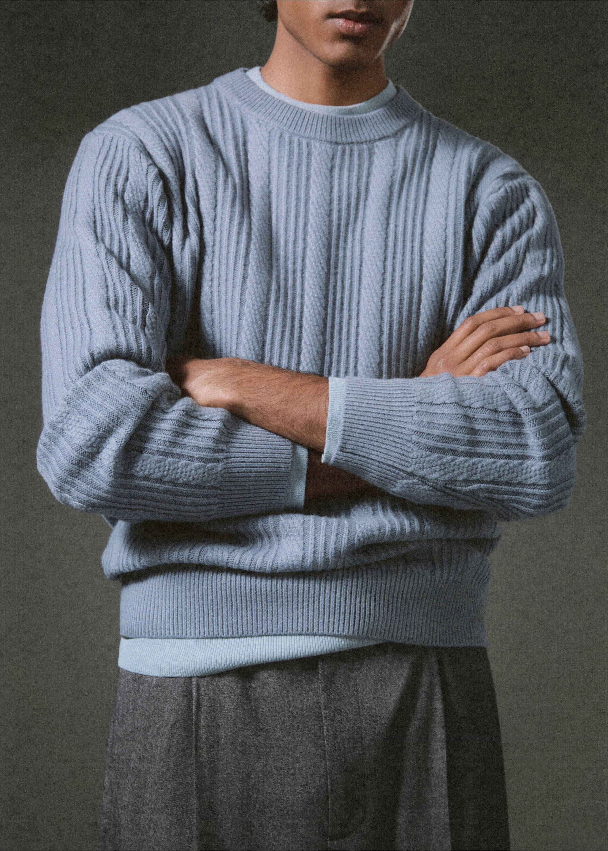 Structured knitted sweater - Details of the article 5, Prussian Blue. Ref: 27051250-00.