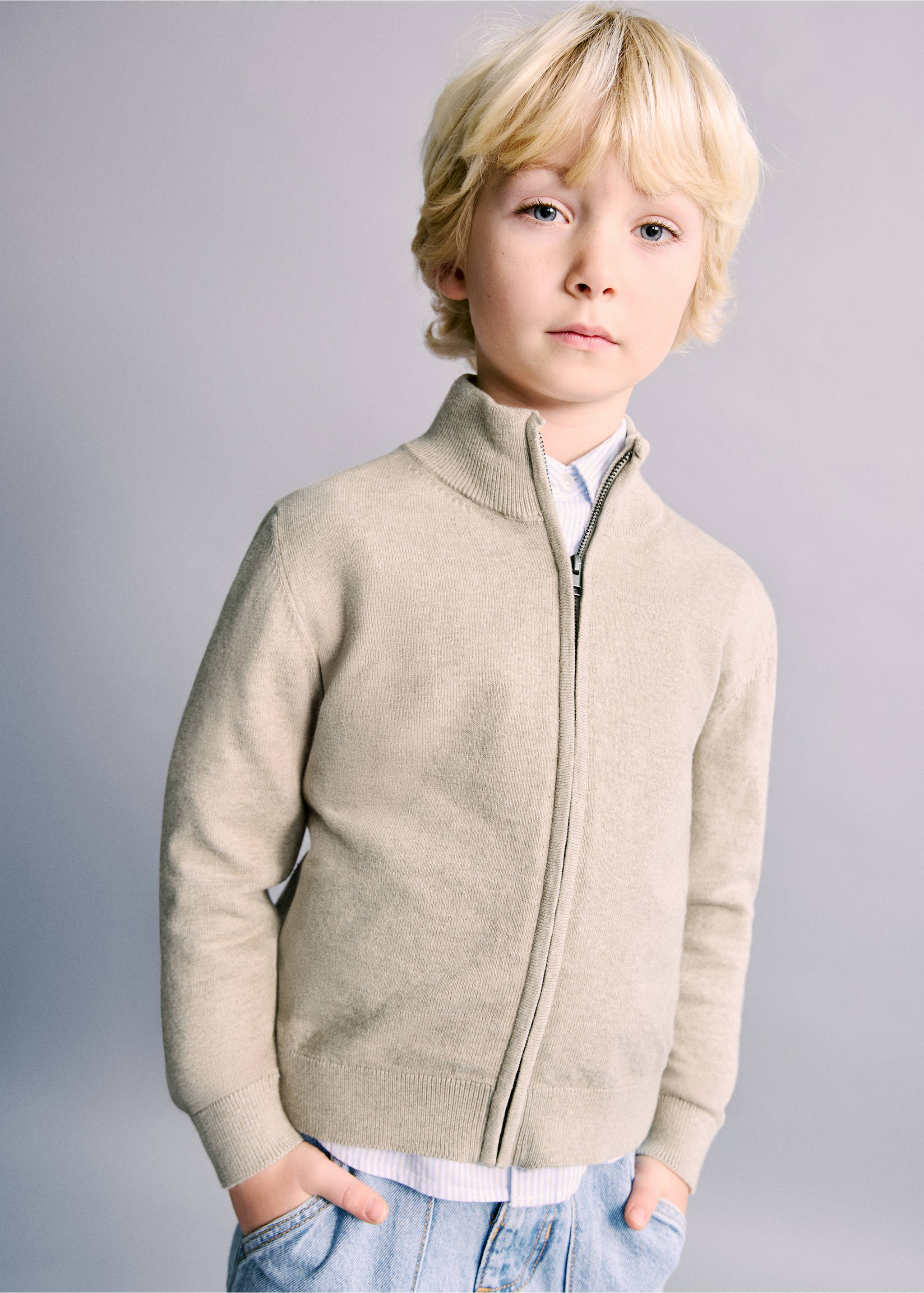 Cárdigan punto cremallera - Plano medio, Beige. Ref: 27051254-00.