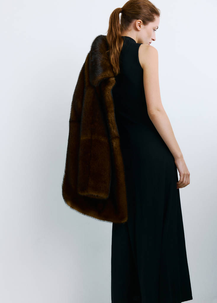 Turtleneck knitted dress with brooch — Black