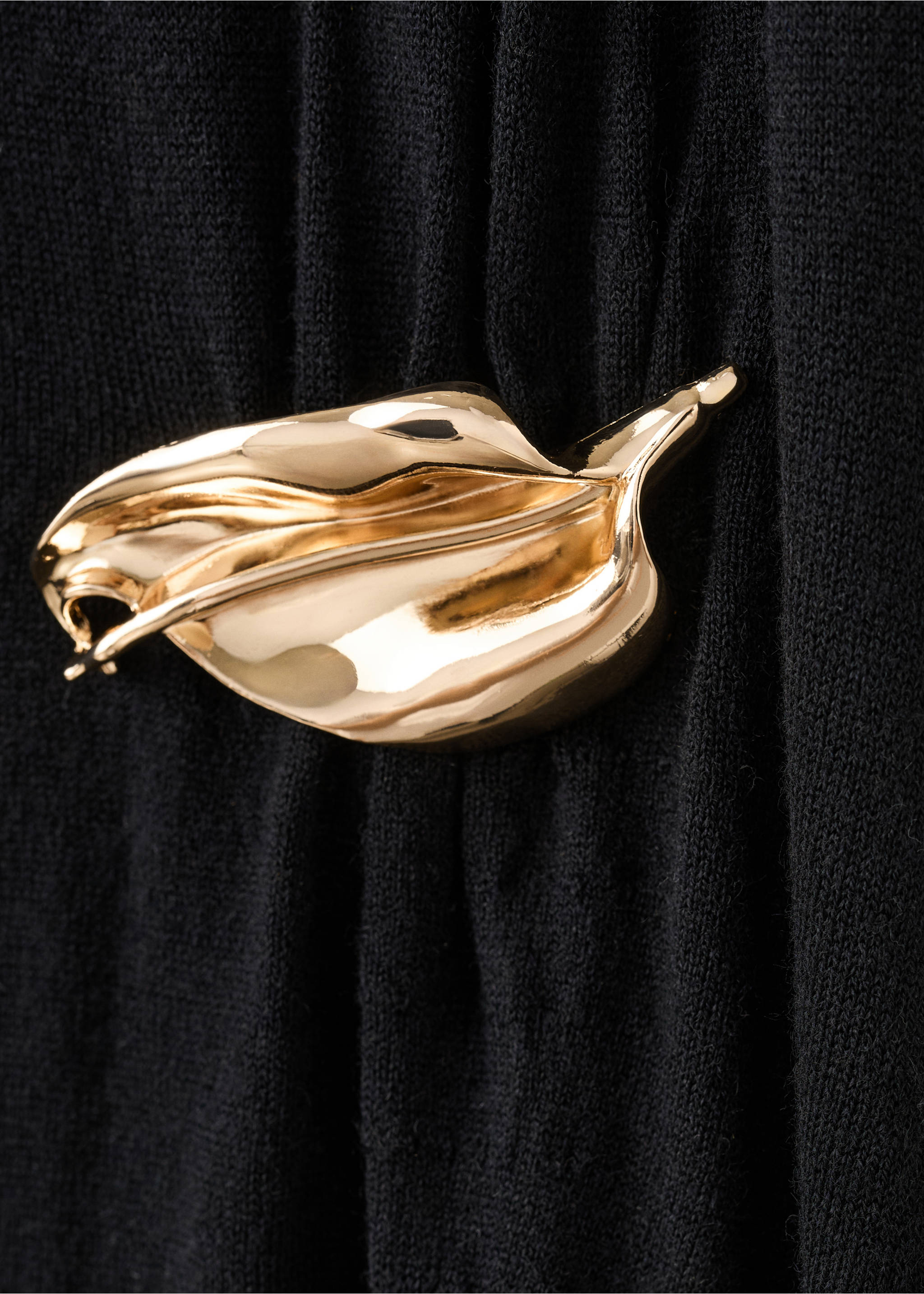 Turtleneck knitted dress with brooch - Details of the article 8, Black. Ref: 27051266-00.