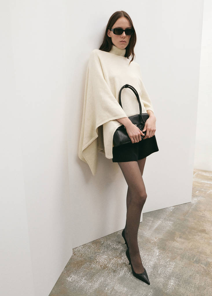 Knitted turtleneck cape — Ecru