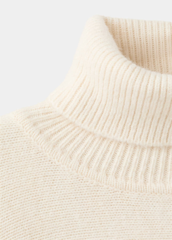 Knitted turtleneck cape — Ecru