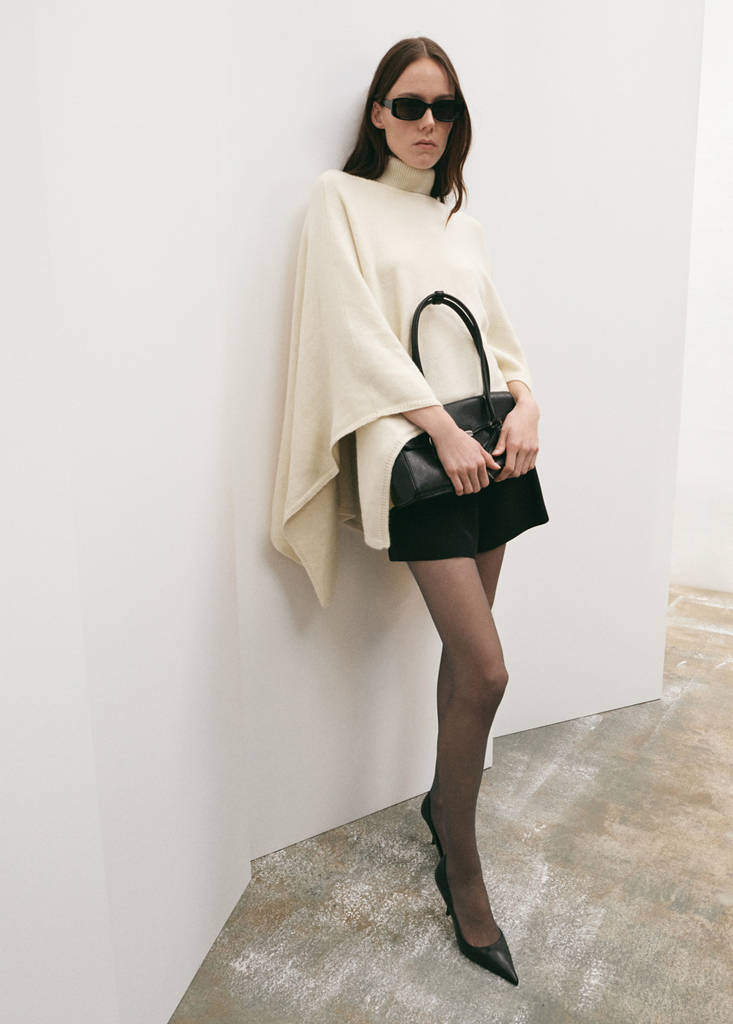 Knitted turtleneck cape — Ecru