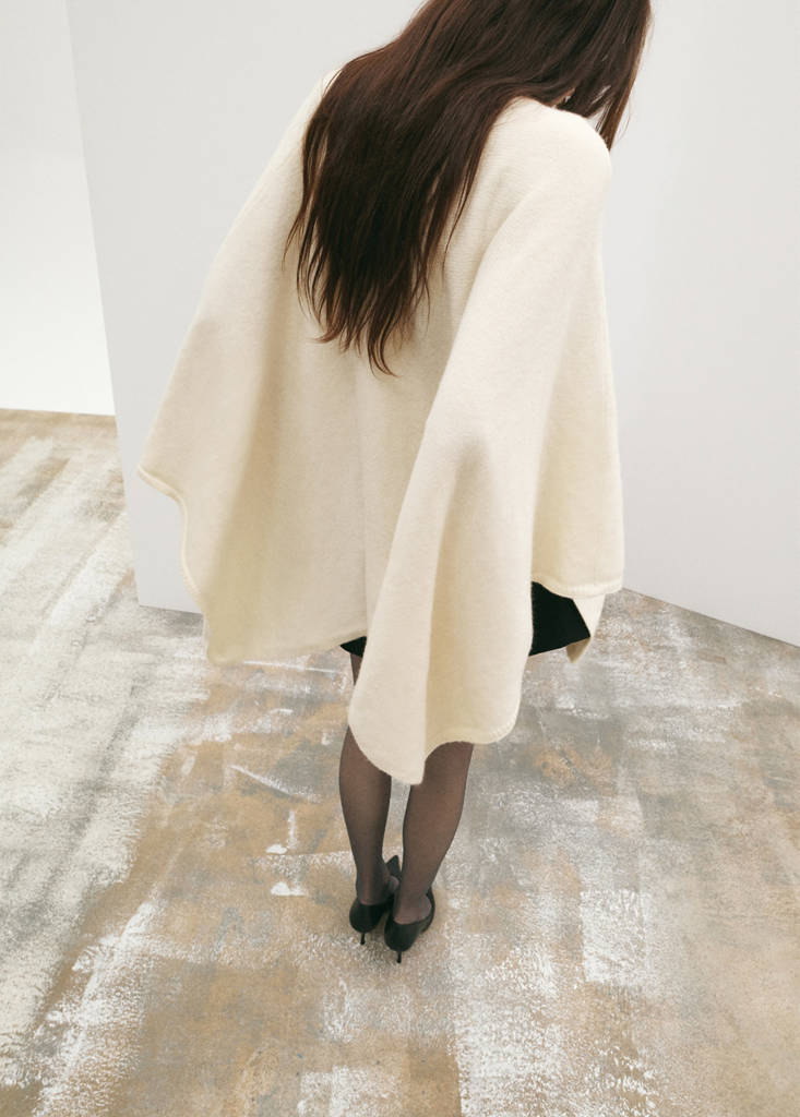 Knitted turtleneck cape — Ecru