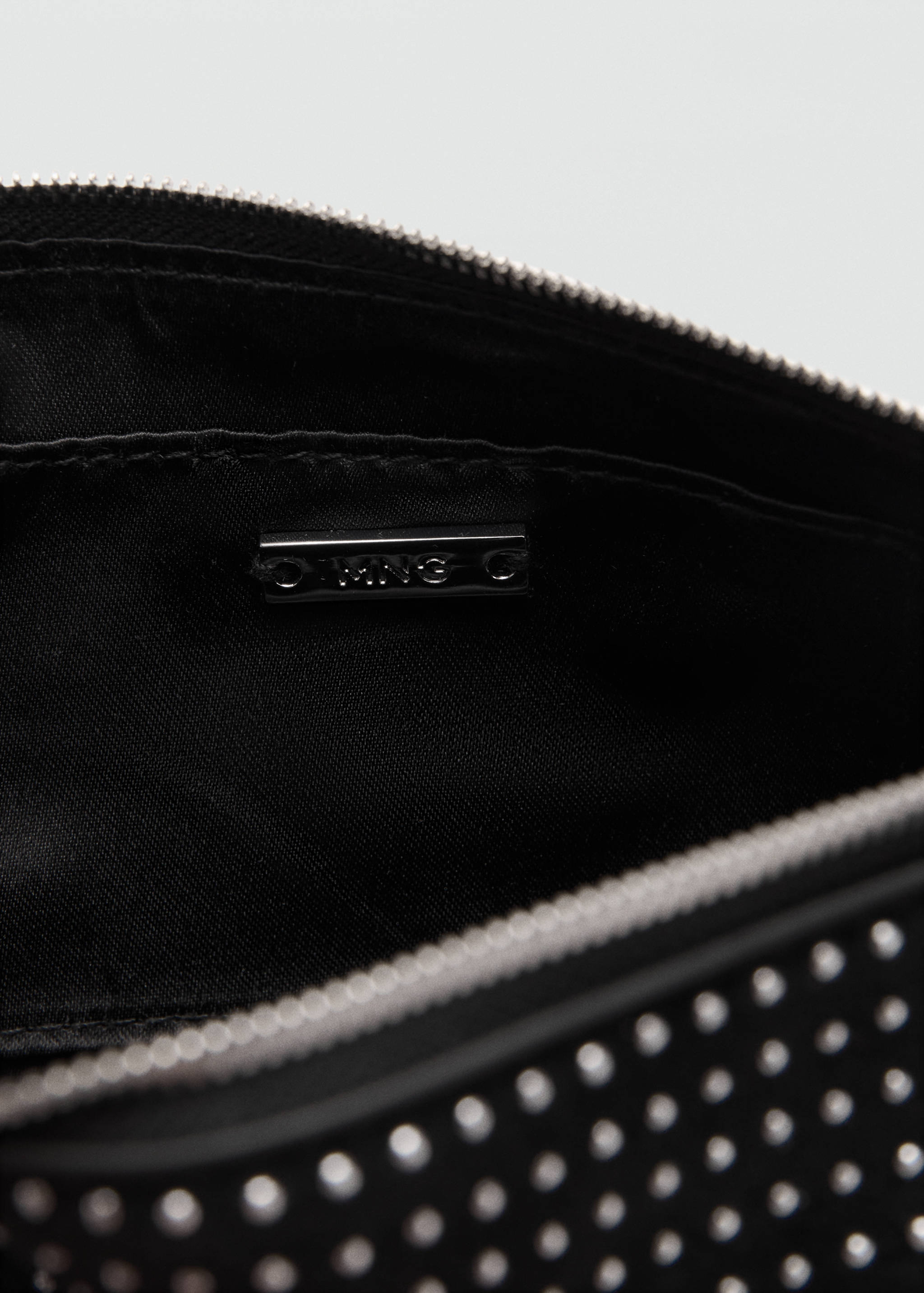 Oval studded shoulder bag - Details of the article 3
