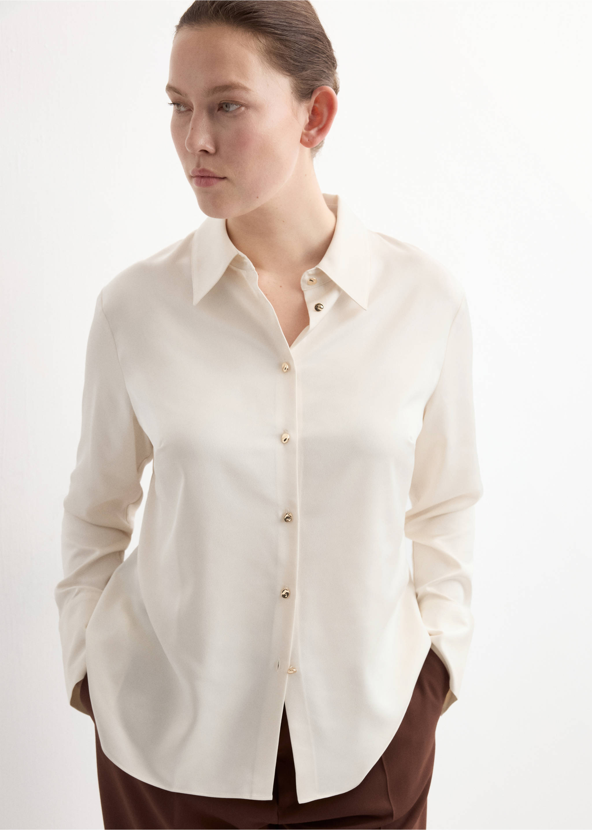 Camisa fluida satinada - Detalle del artículo 5, Crudo. Ref: 27051274-00.