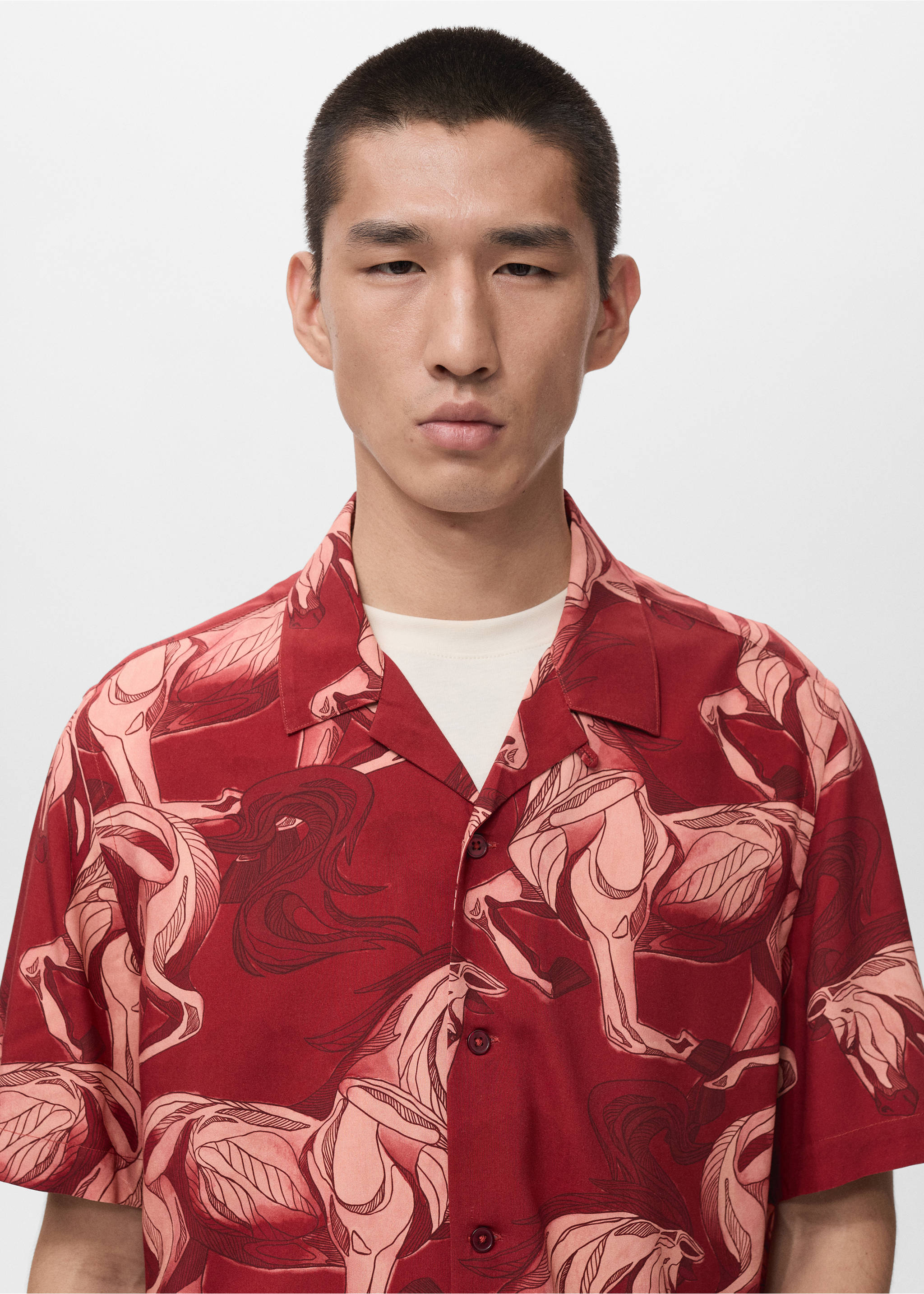 Printed flowing shirt with bowling collar - Details of the article 1, Red. Ref: 27051278-00.