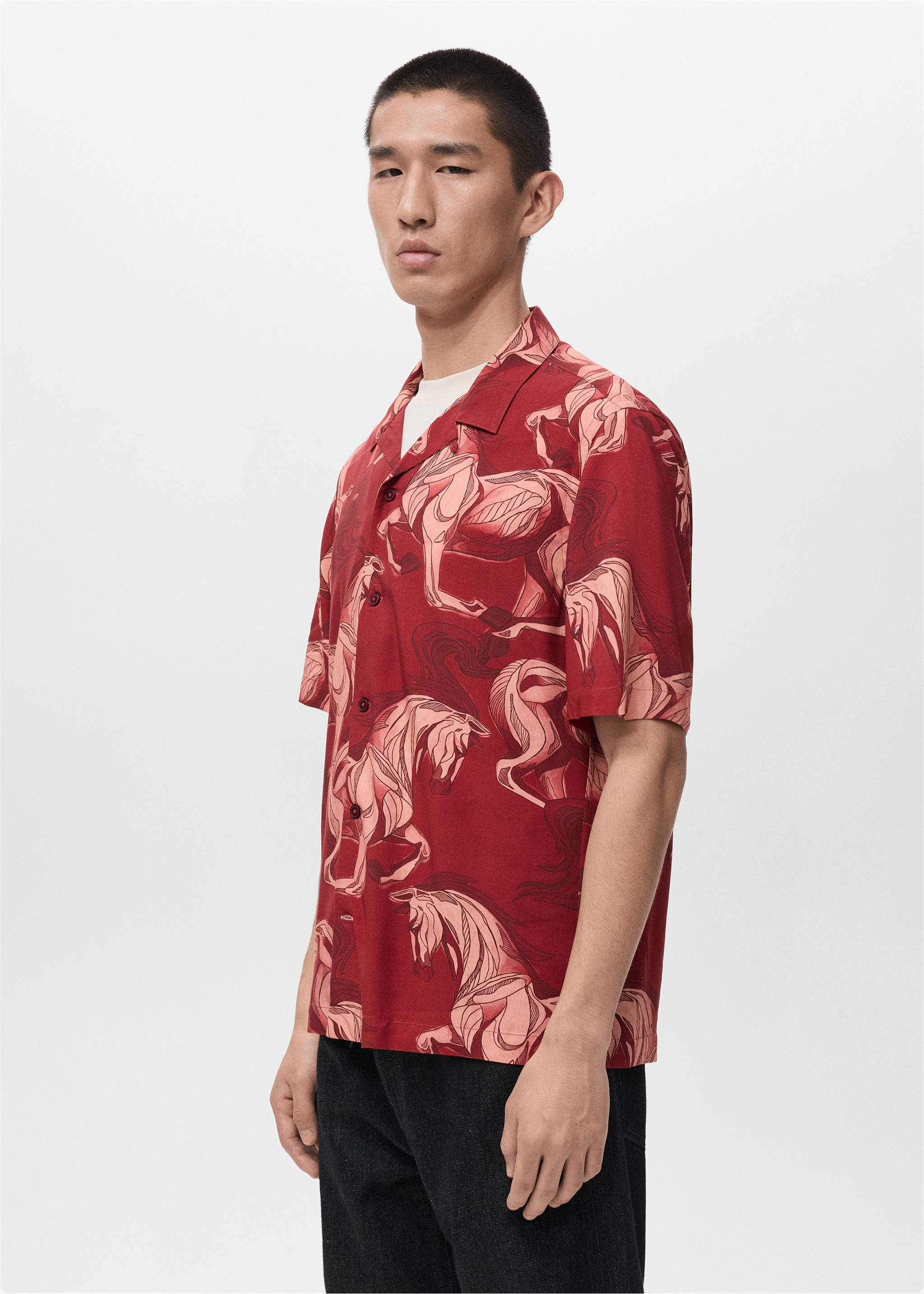 Printed flowing shirt with bowling collar - Details of the article 2, Red. Ref: 27051278-00.