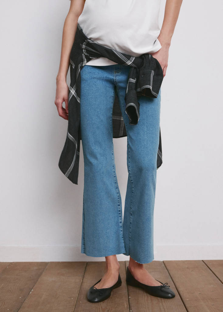 Maternity flared cropped jeans — Medium Blue