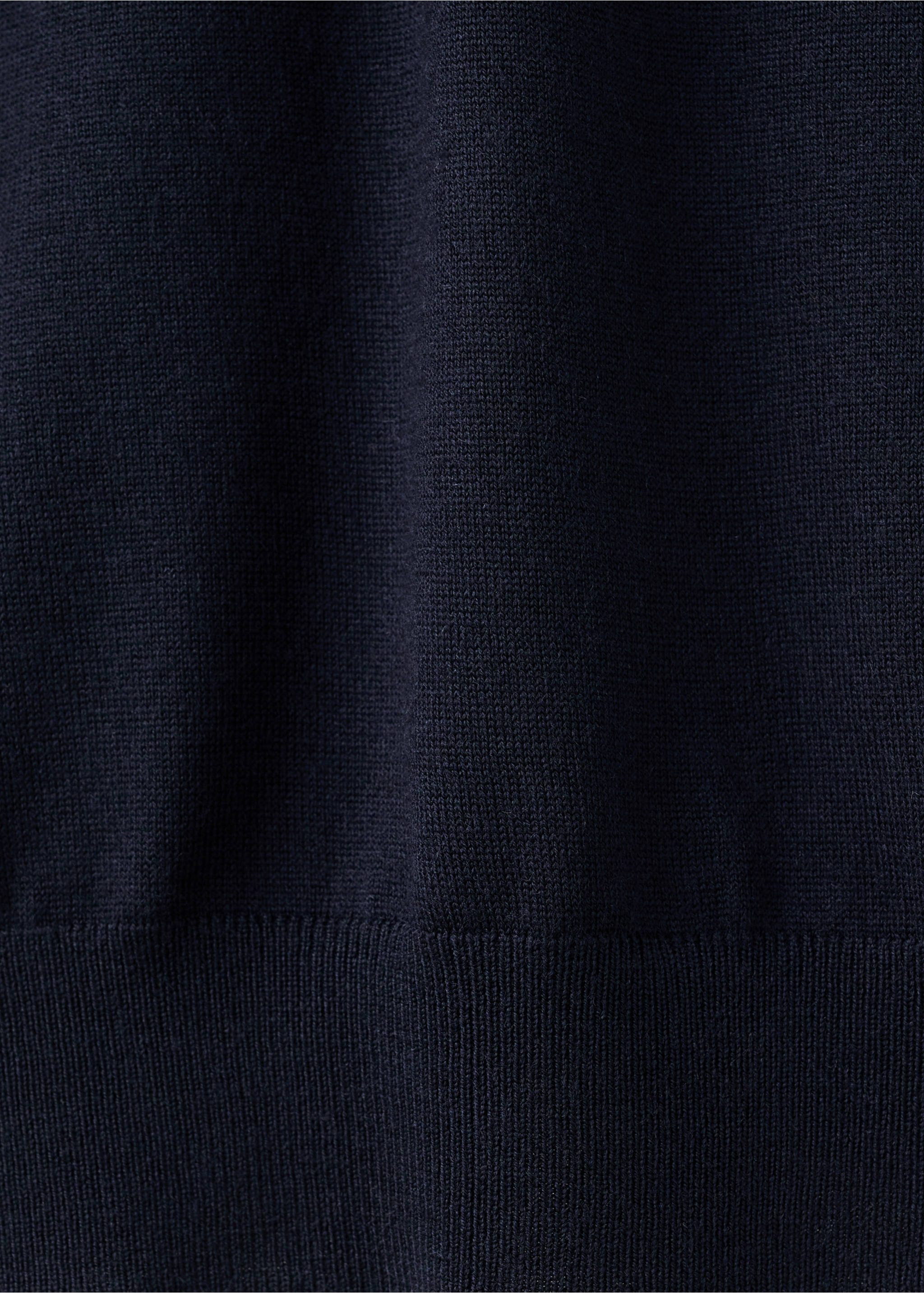 Camisola polo de 100% lã merina - Pormenor do artigo 0, Azul-marinho. Ref: 27051283-00.