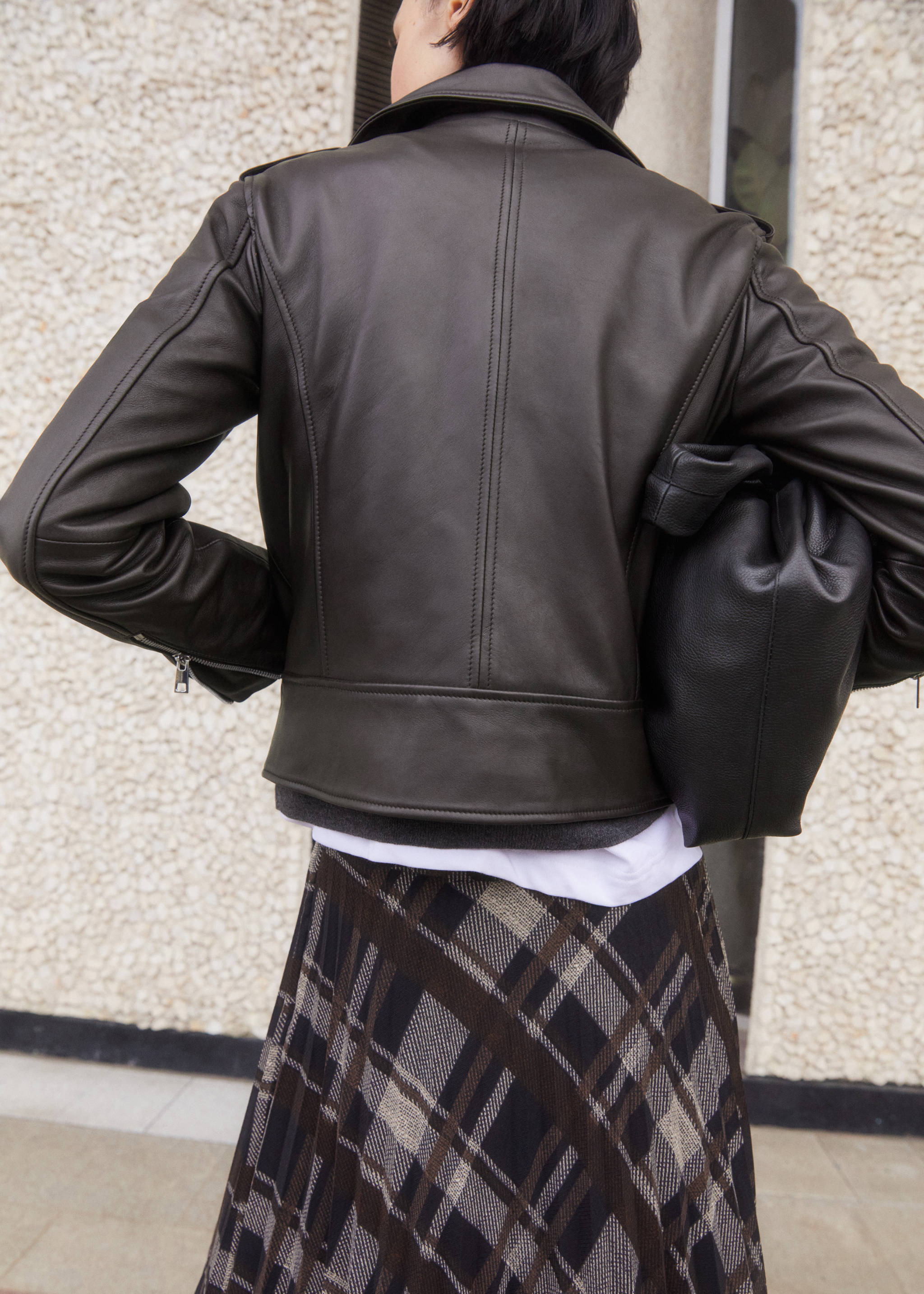 Leather biker jacket - Reverse of the article