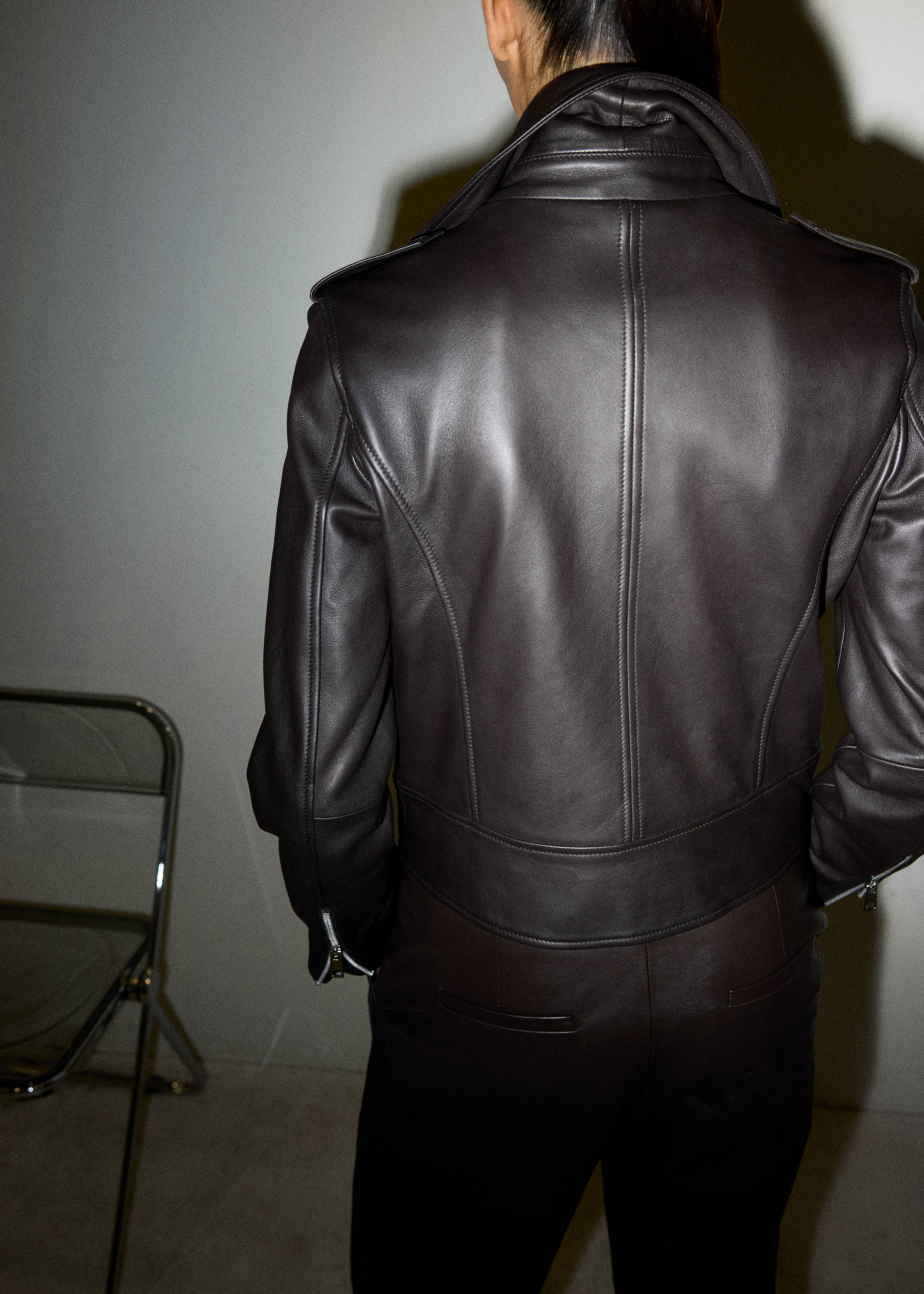 Leather biker jacket - Reverse of the article