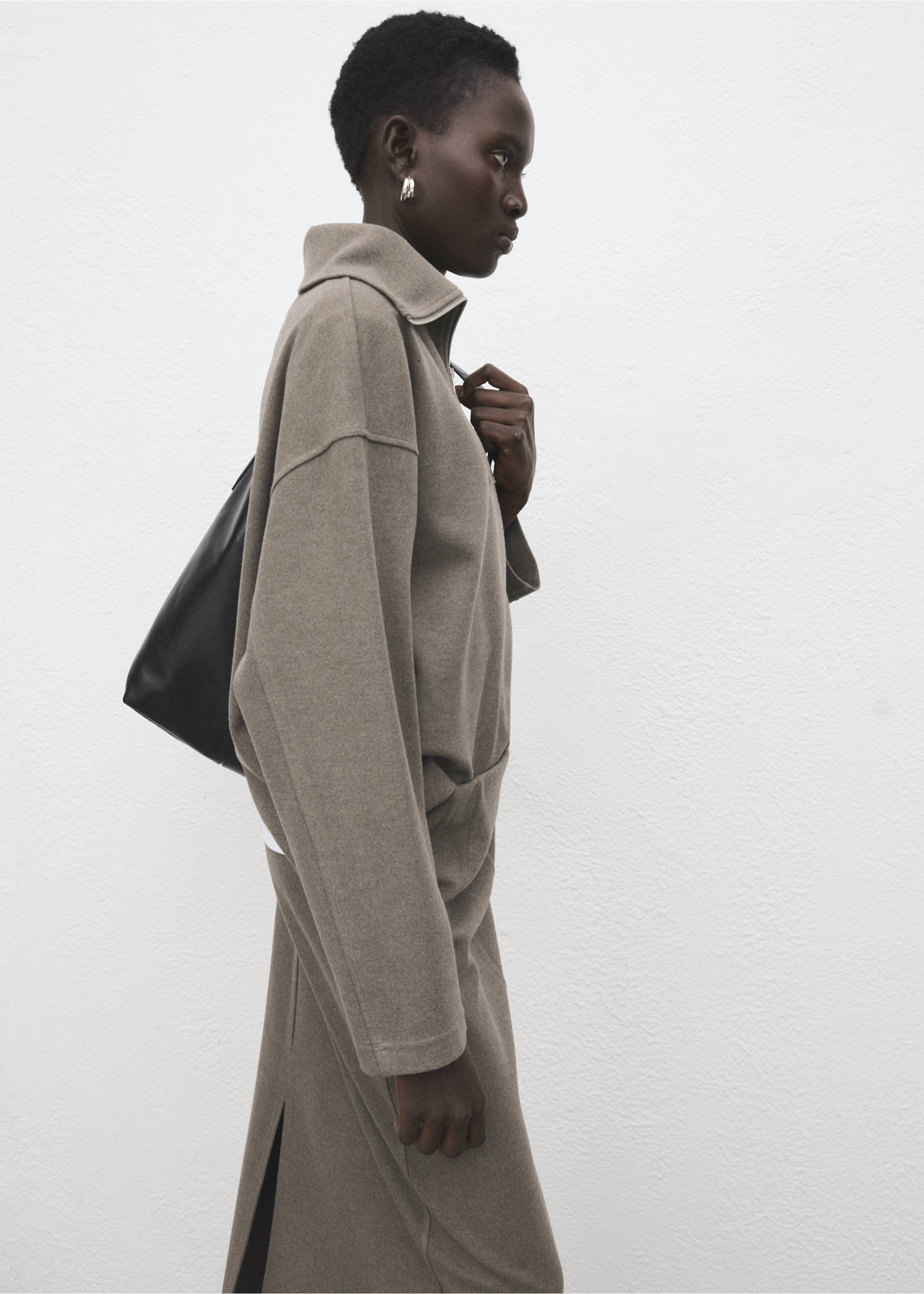 Sweat-shirt col montant zippé - Plan moyen, Marron moyen. Ref: 27051287-00.