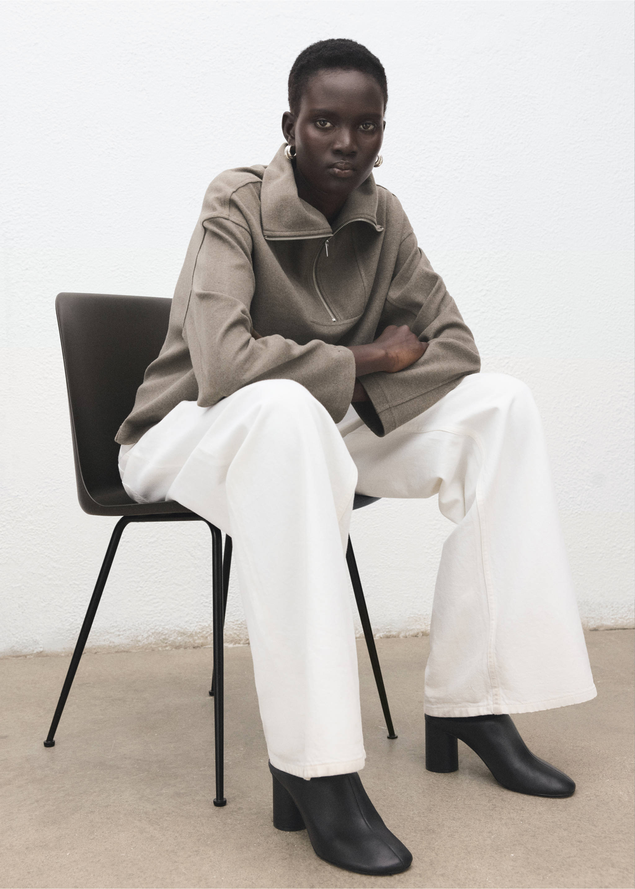 Sweat-shirt col montant zippé - Détail de l'article 2, Marron moyen. Ref: 27051287-00.