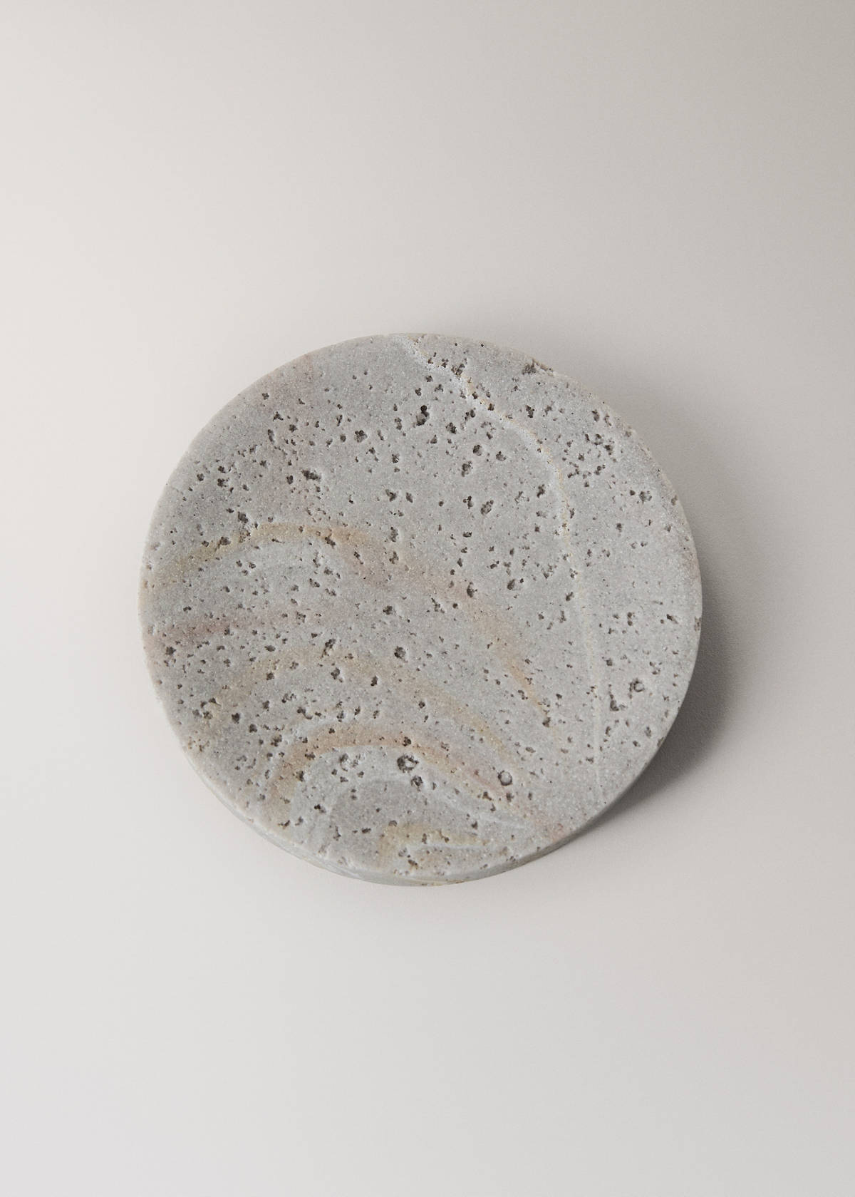 Travertine-effect resin soap dish — Light/Pastel Grey