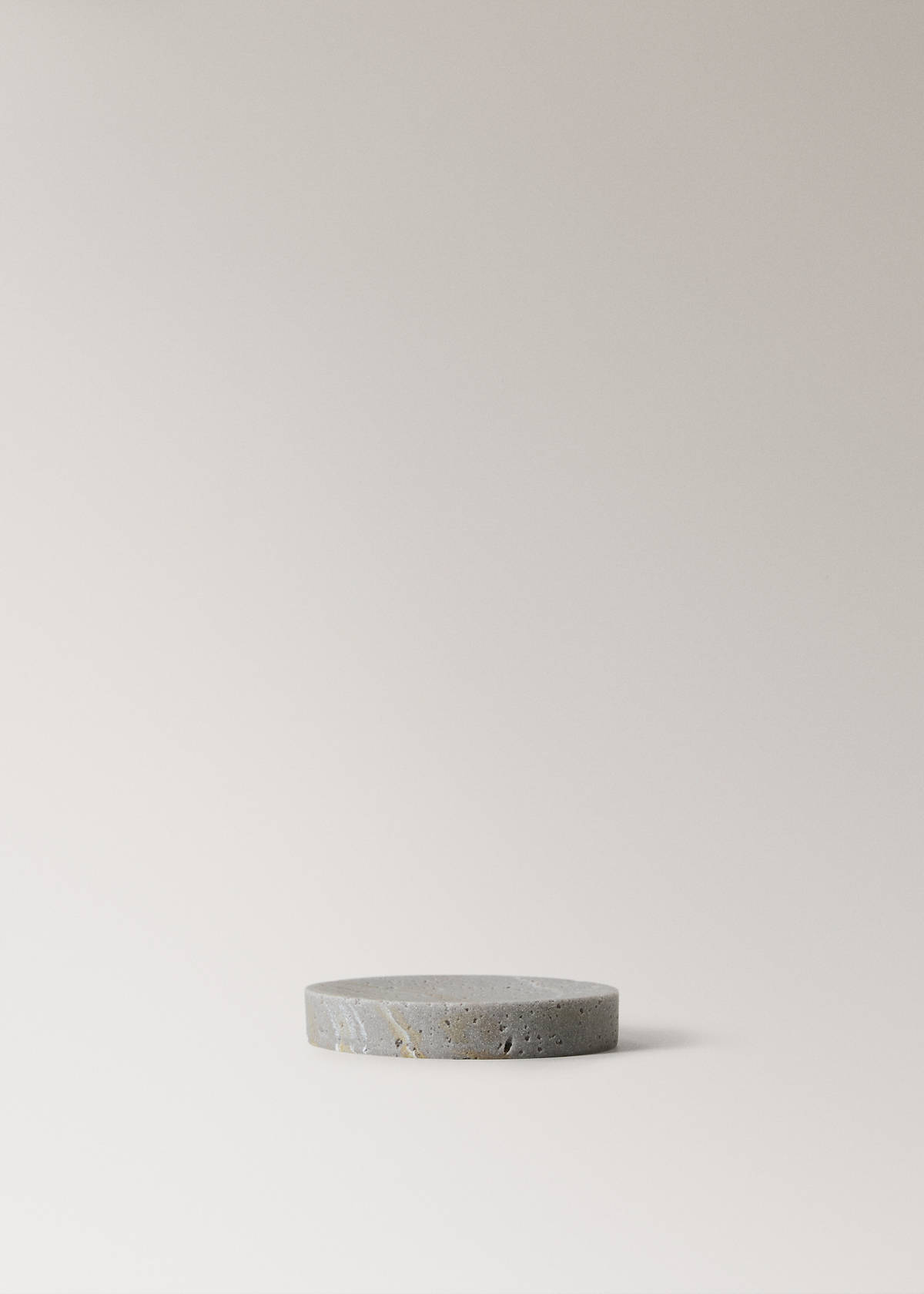 Travertine-effect resin soap dish — Light/Pastel Grey