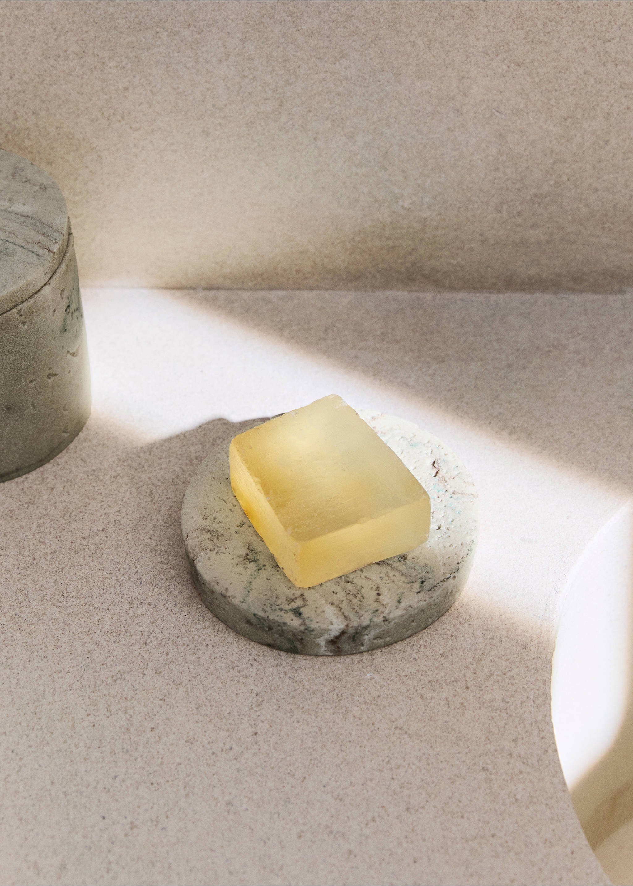 Travertine-effect resin soap dish - General plane, Sand. Ref: 27051296-00.