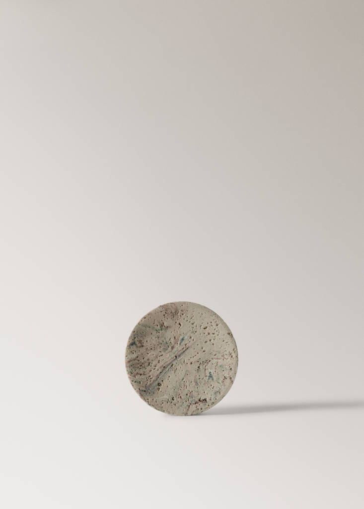 Travertine-effect resin soap dish — Sand