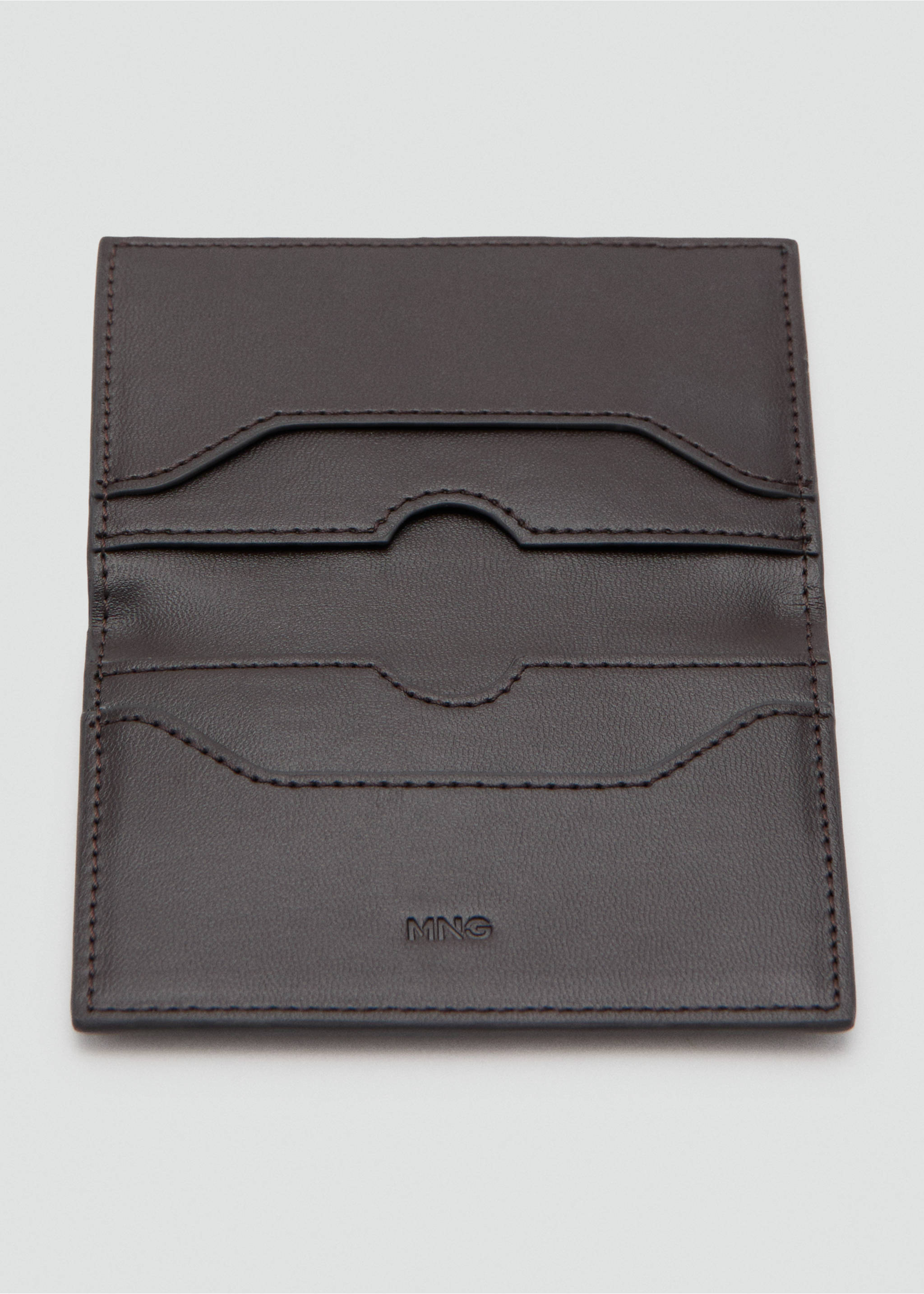 Porte-cartes en daim à clous - Détail de l'article 1, Chocolat. Ref: 27051299-00.