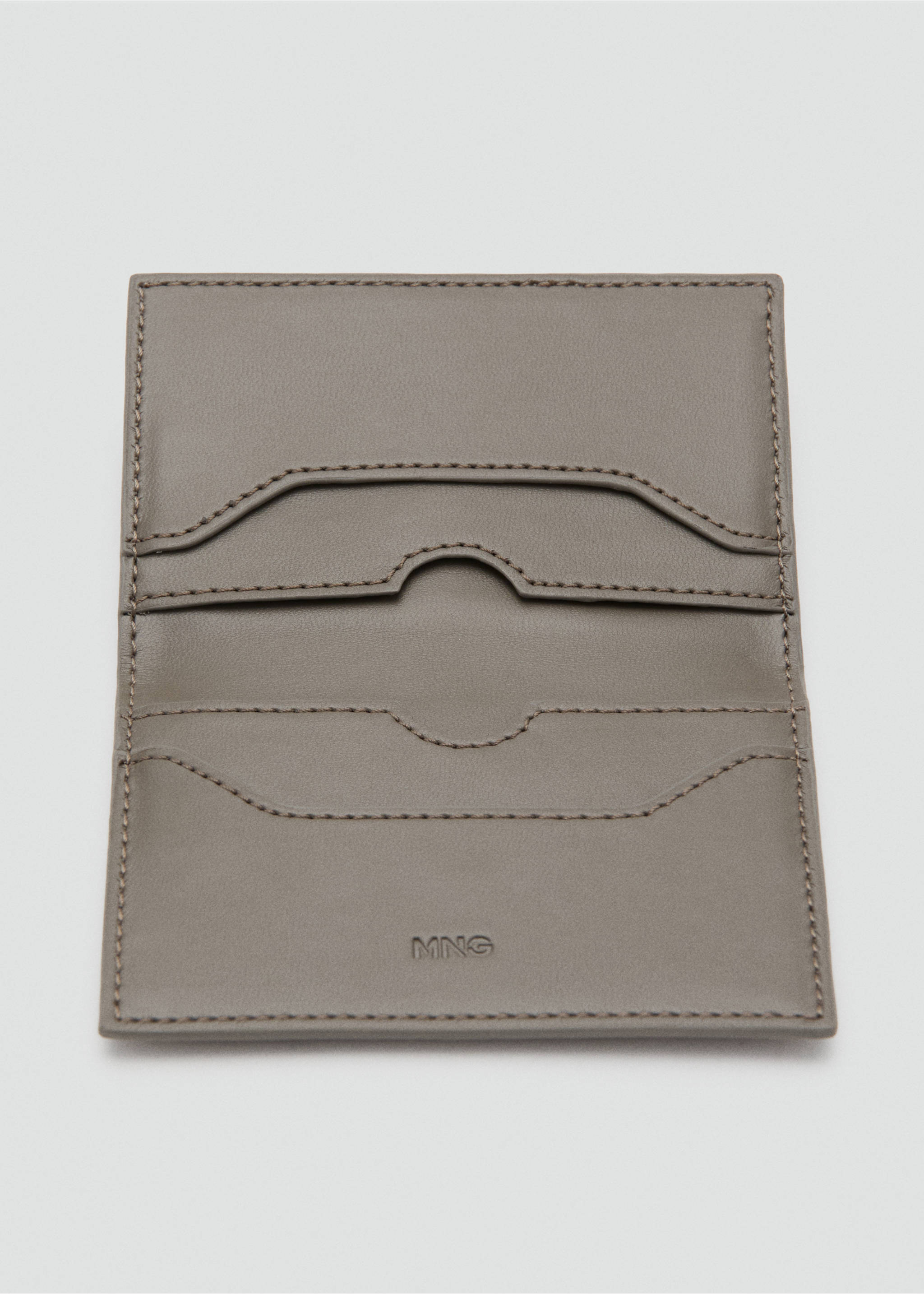 Замшевый картхолдер с декоративными заклепками - Деталь изделия 1, Пастельный светло-коричневый. Ref: 27051299-00.