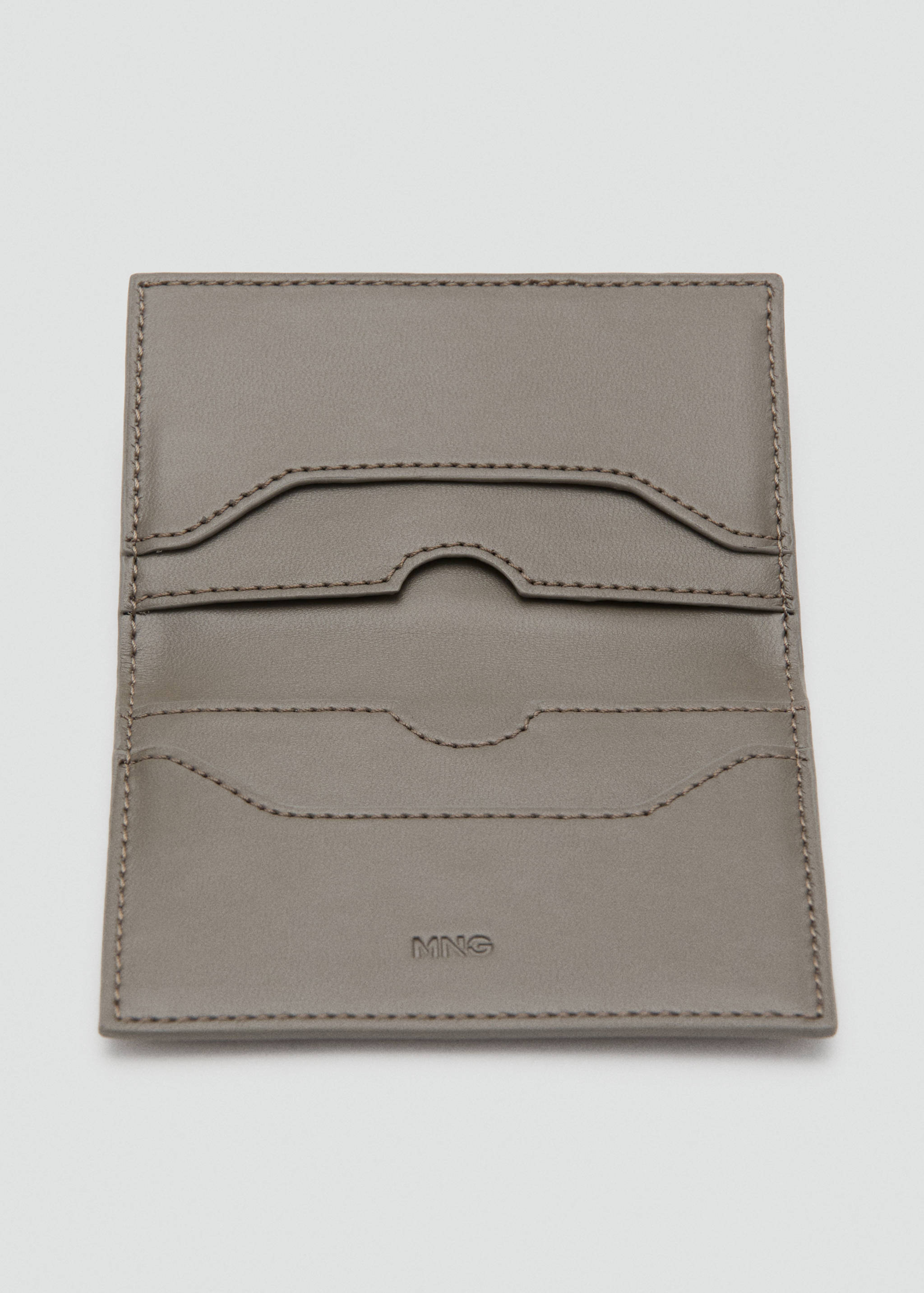 Замшевый картхолдер с декоративными заклепками - Деталь изделия 1