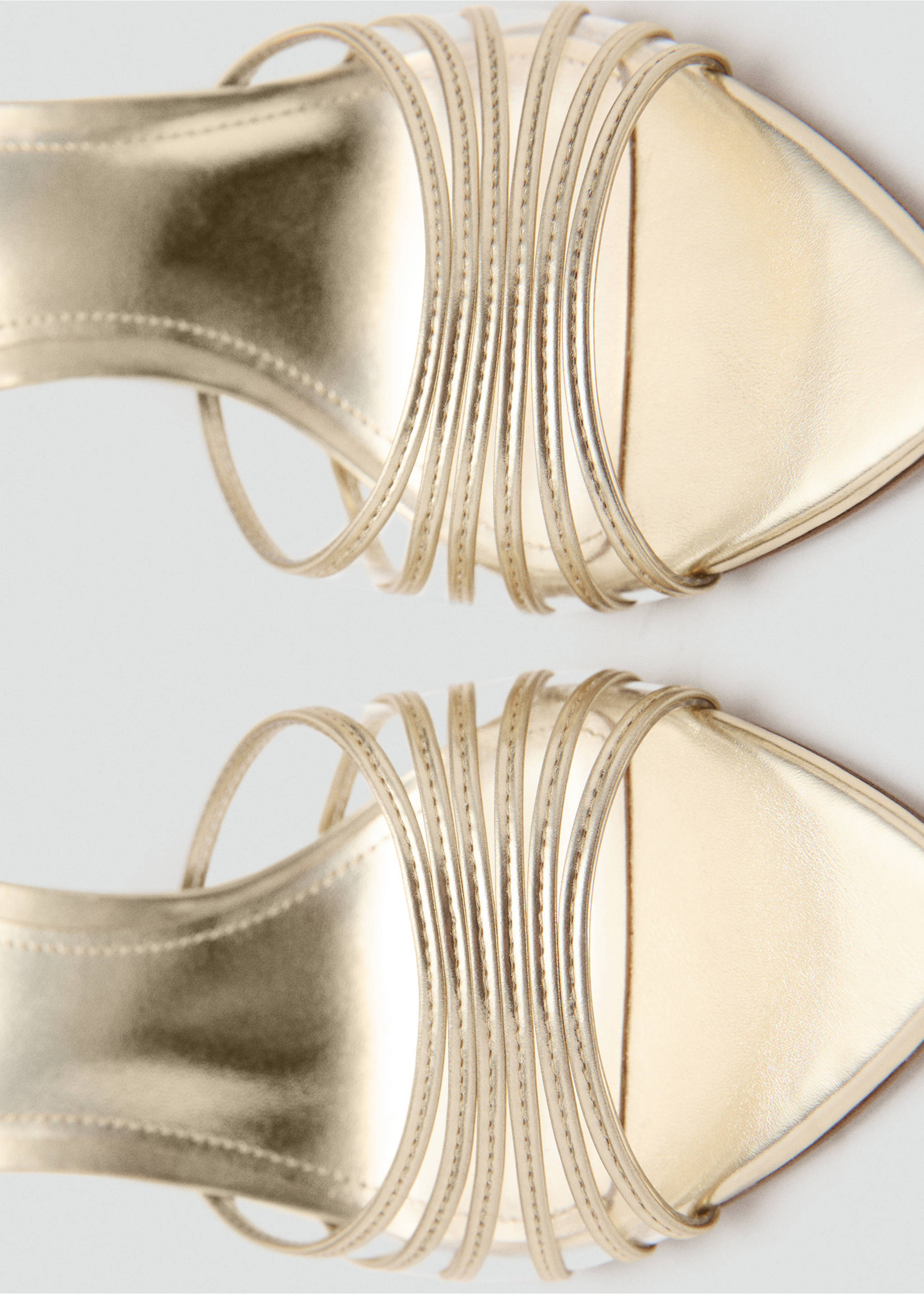 Sandales à talon métallisées à brides - Détail de l'article 2, Or. Ref: 27051301-00.