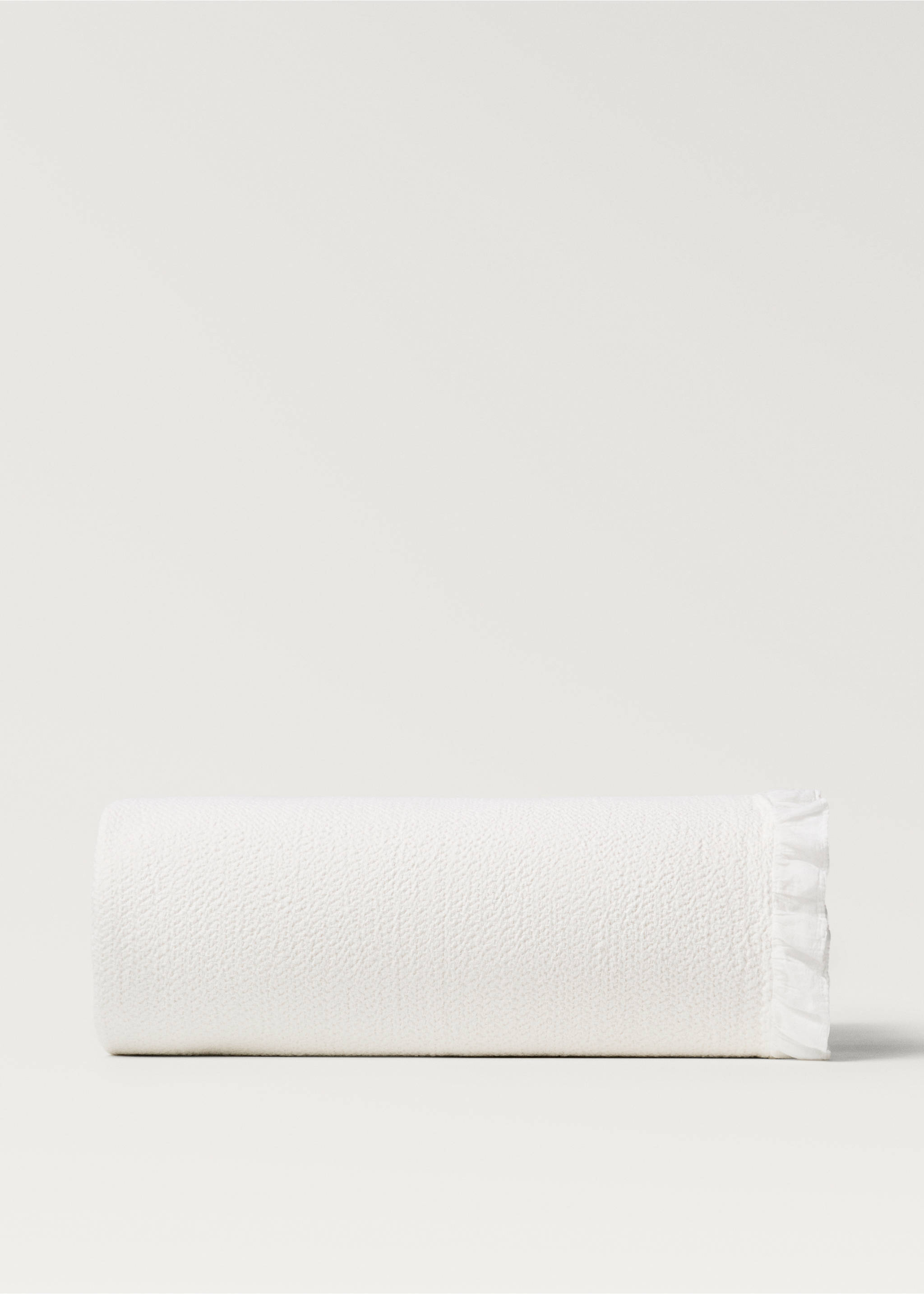 Cotton ruffle-finish bedspread for 180/200 cm bed - Article without model, Ecru. Ref: 27051305-00.