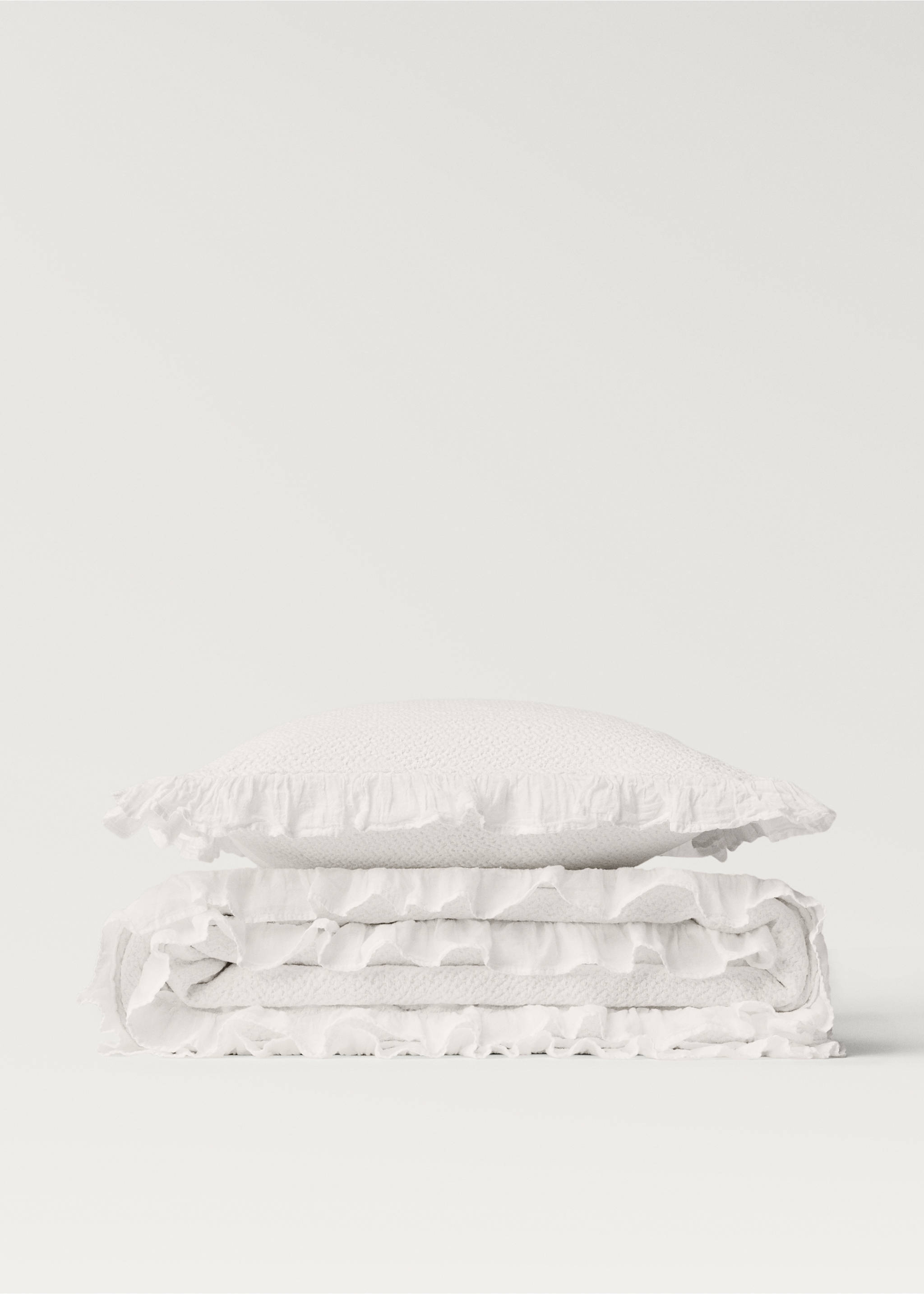 Cotton ruffle-finish bedspread for 180/200 cm bed - Details of the article 3, Ecru. Ref: 27051305-00.