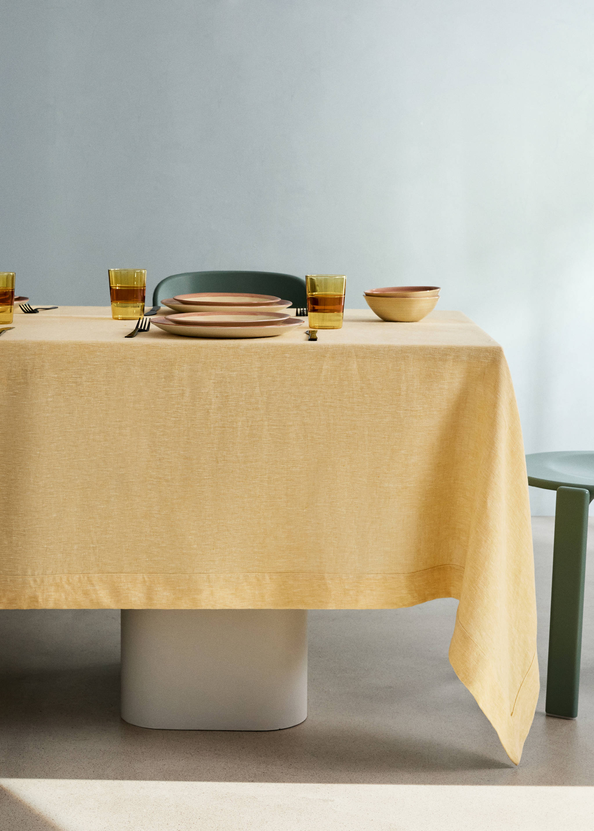 100% linen melange effect tablecloth for 6 to 8 guests - General plane