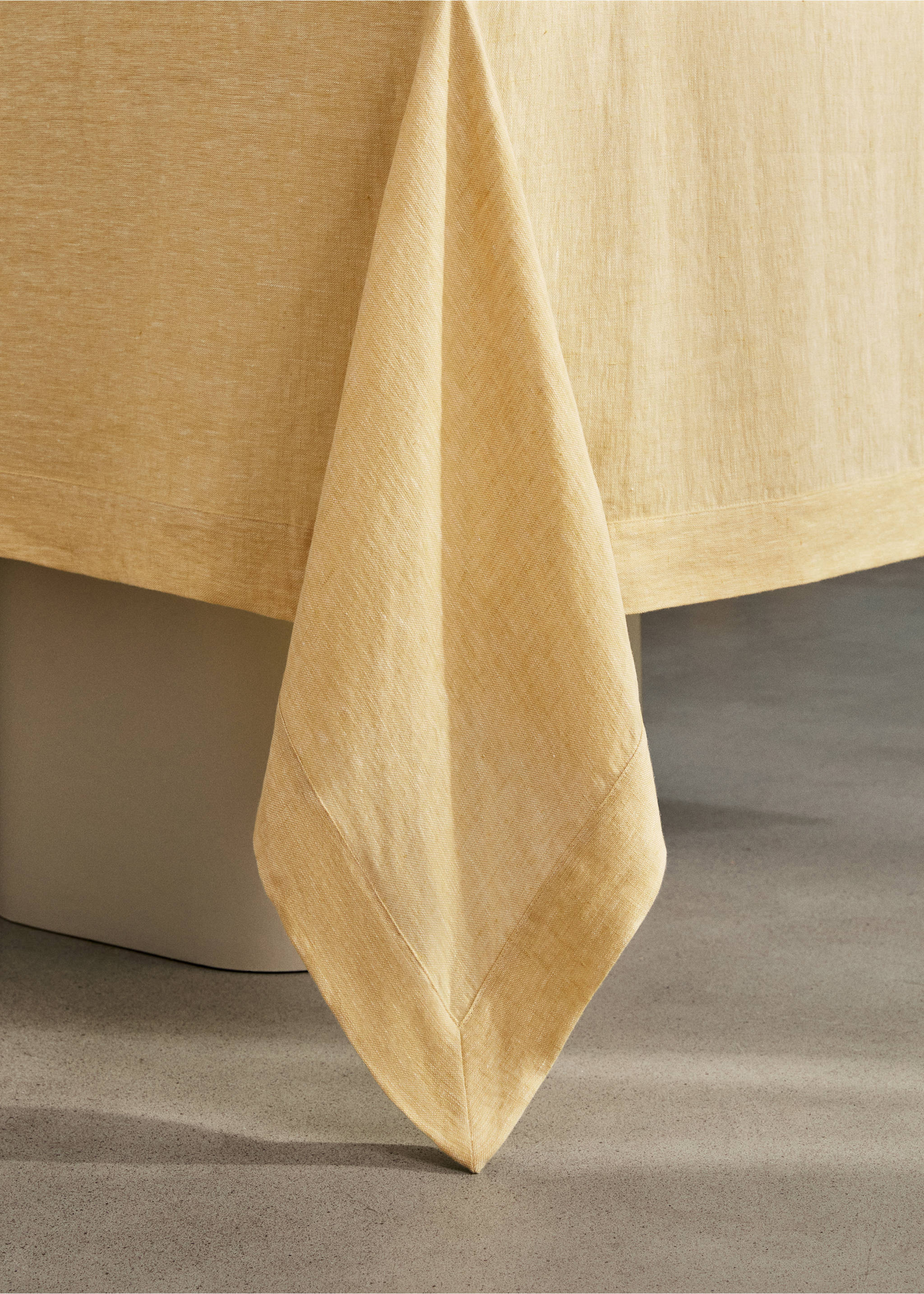 Tischdecke aus 100 % Leinen mit Melange-Effekt für 6 bis 8 Personen - Detail des Artikels 7, Gelb. Ref: 27051310-00.