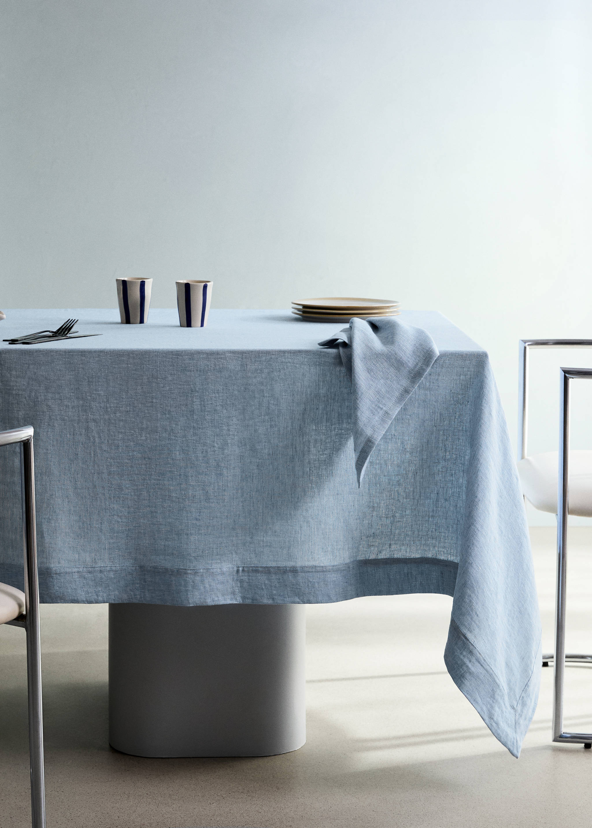 100% linen melange effect tablecloth for 6 to 8 guests - General plane