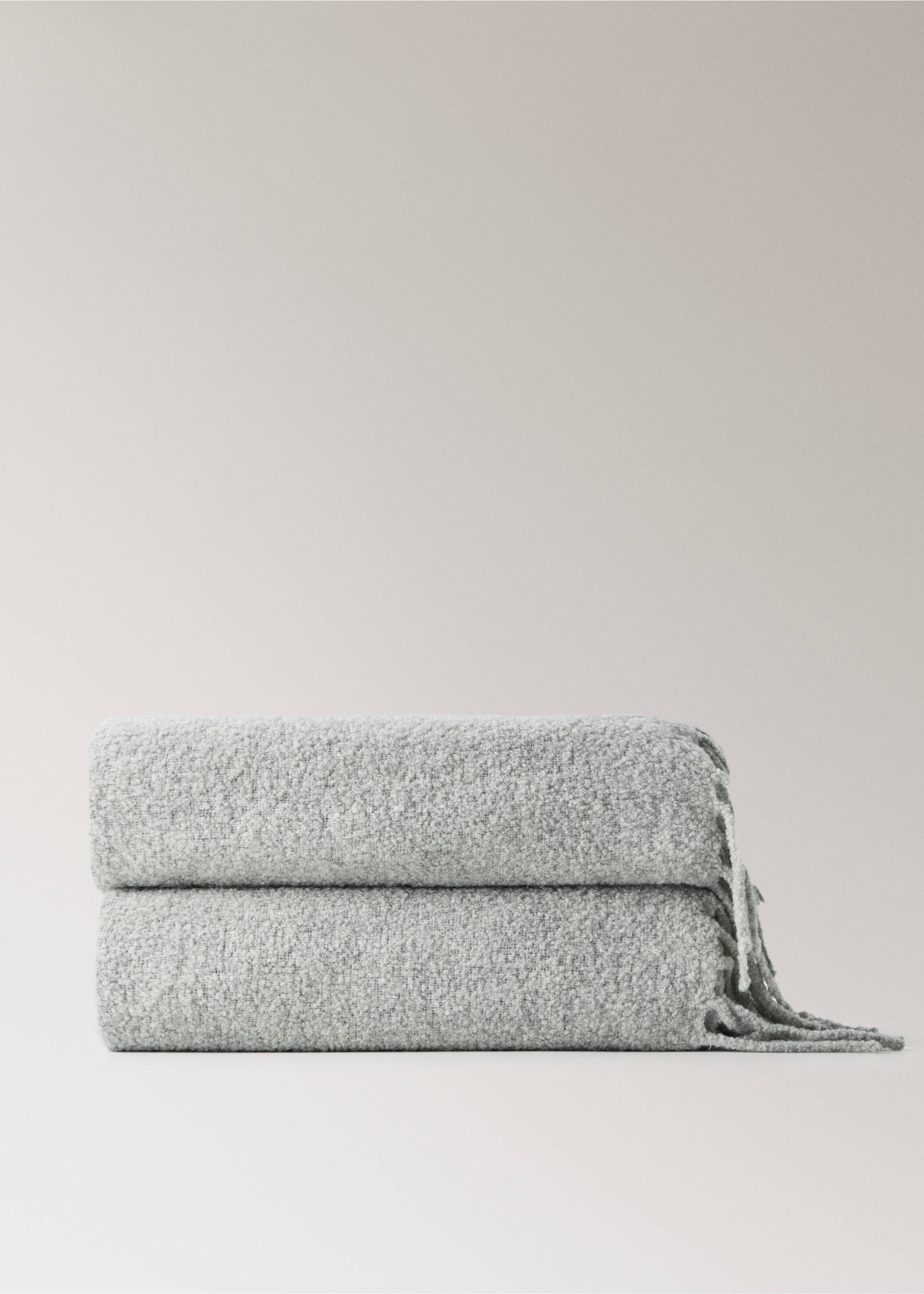 Bouclé wool throw with tassels - Article without model, Grey. Ref: 27051315-00.