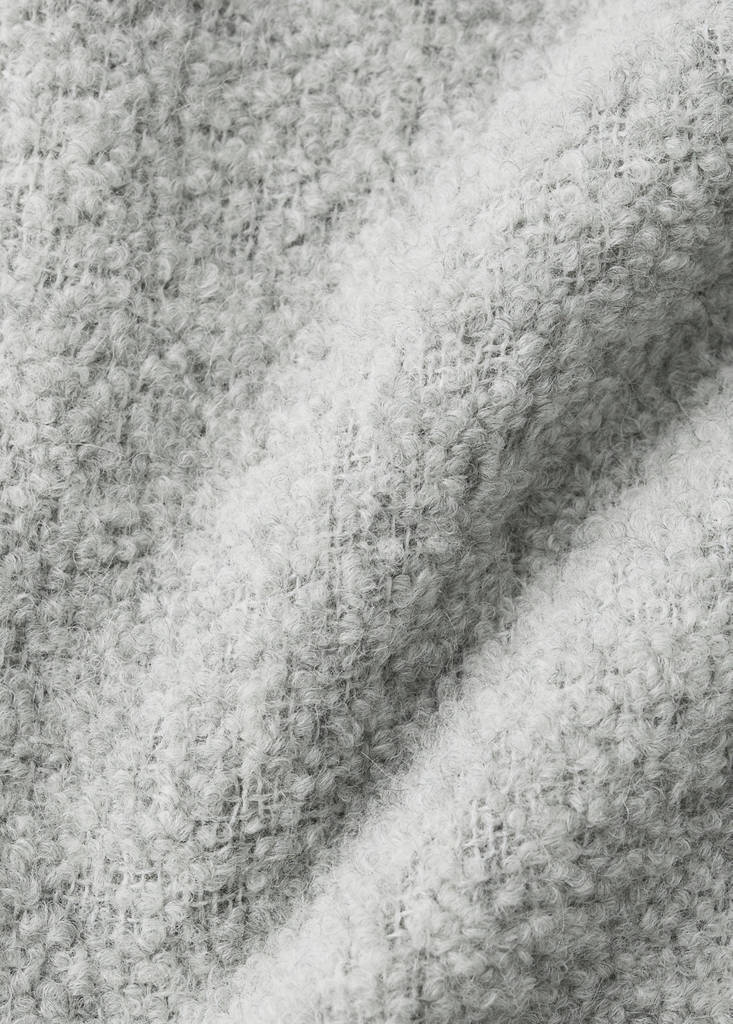 Bouclé wool throw with tassels - thumbnail 3