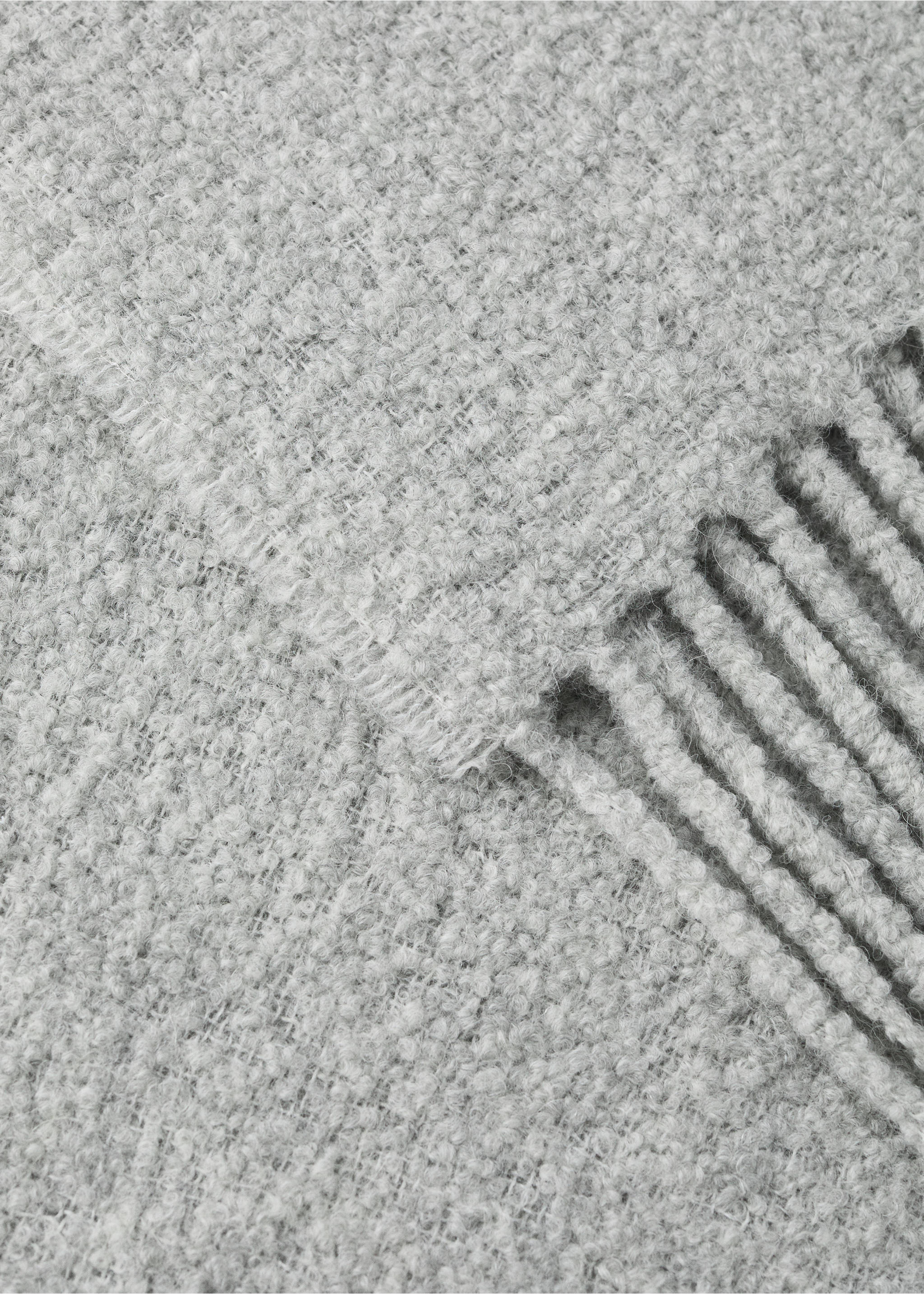 Bouclé wool throw with tassels - Details of the article 2, Grey. Ref: 27051315-00.