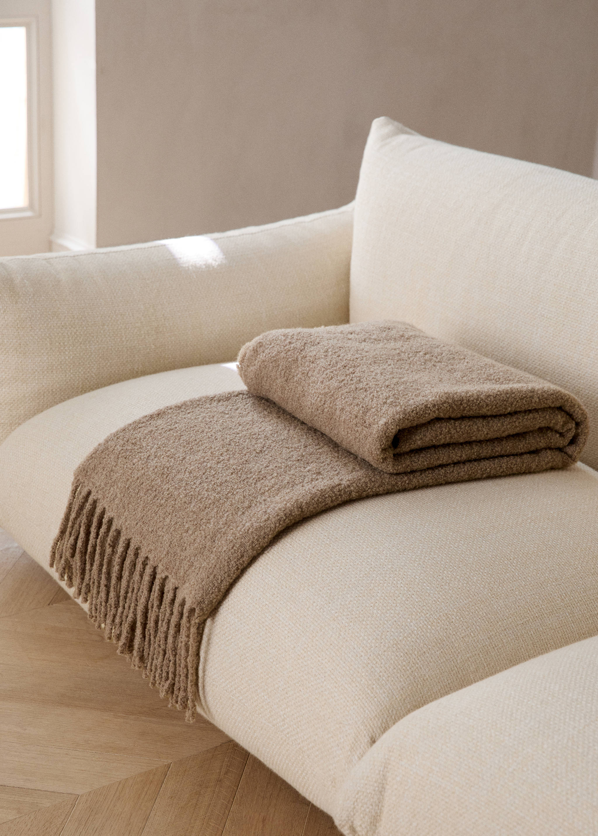 Bouclé wool throw with tassels - General plane