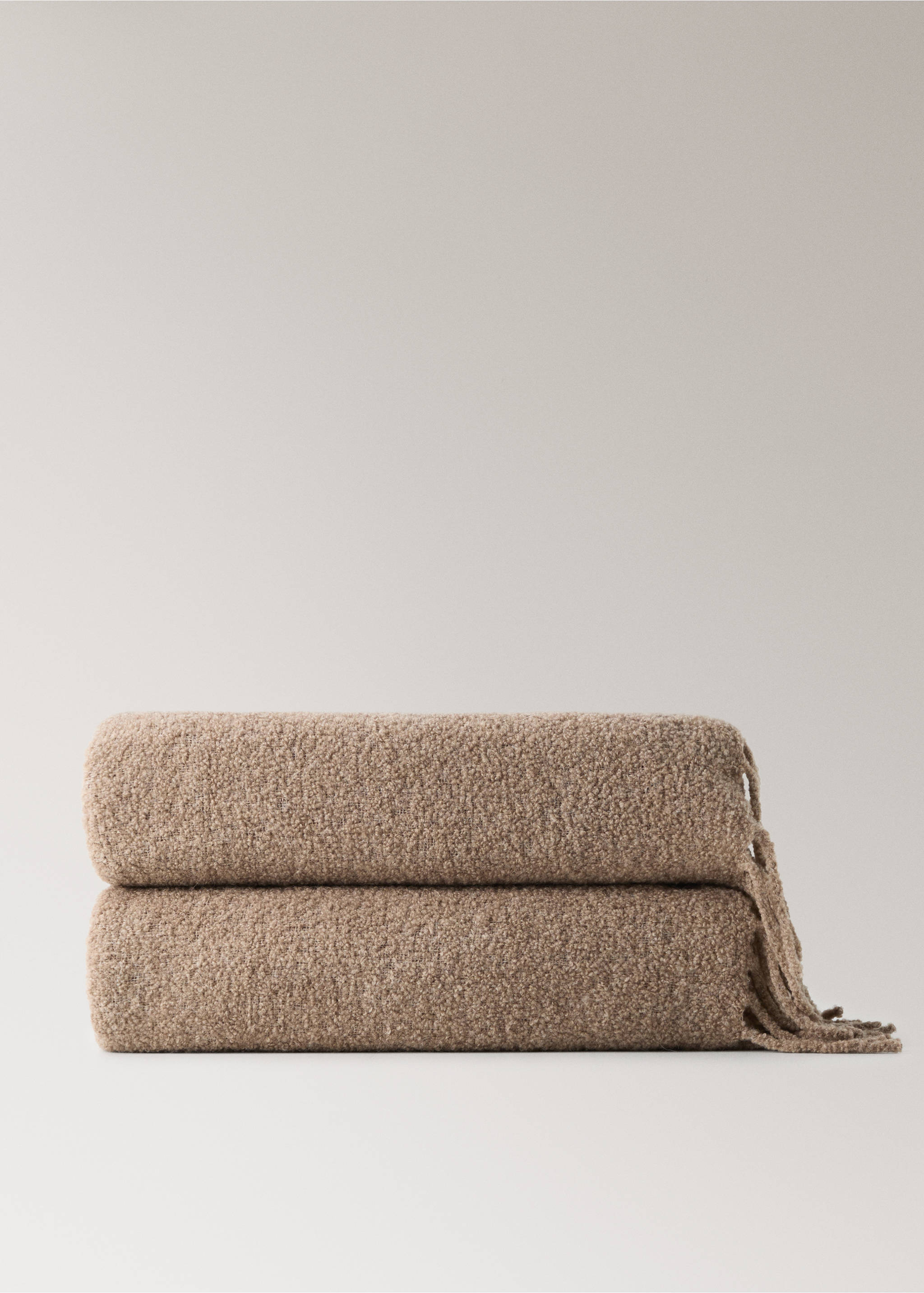 Bouclé wool throw with tassels - Article without model, Light/Pastel Brown. Ref: 27051315-00.