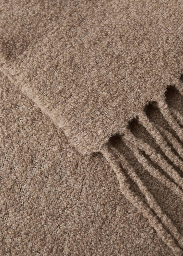 Bouclé wool throw with tassels - thumbnail 8